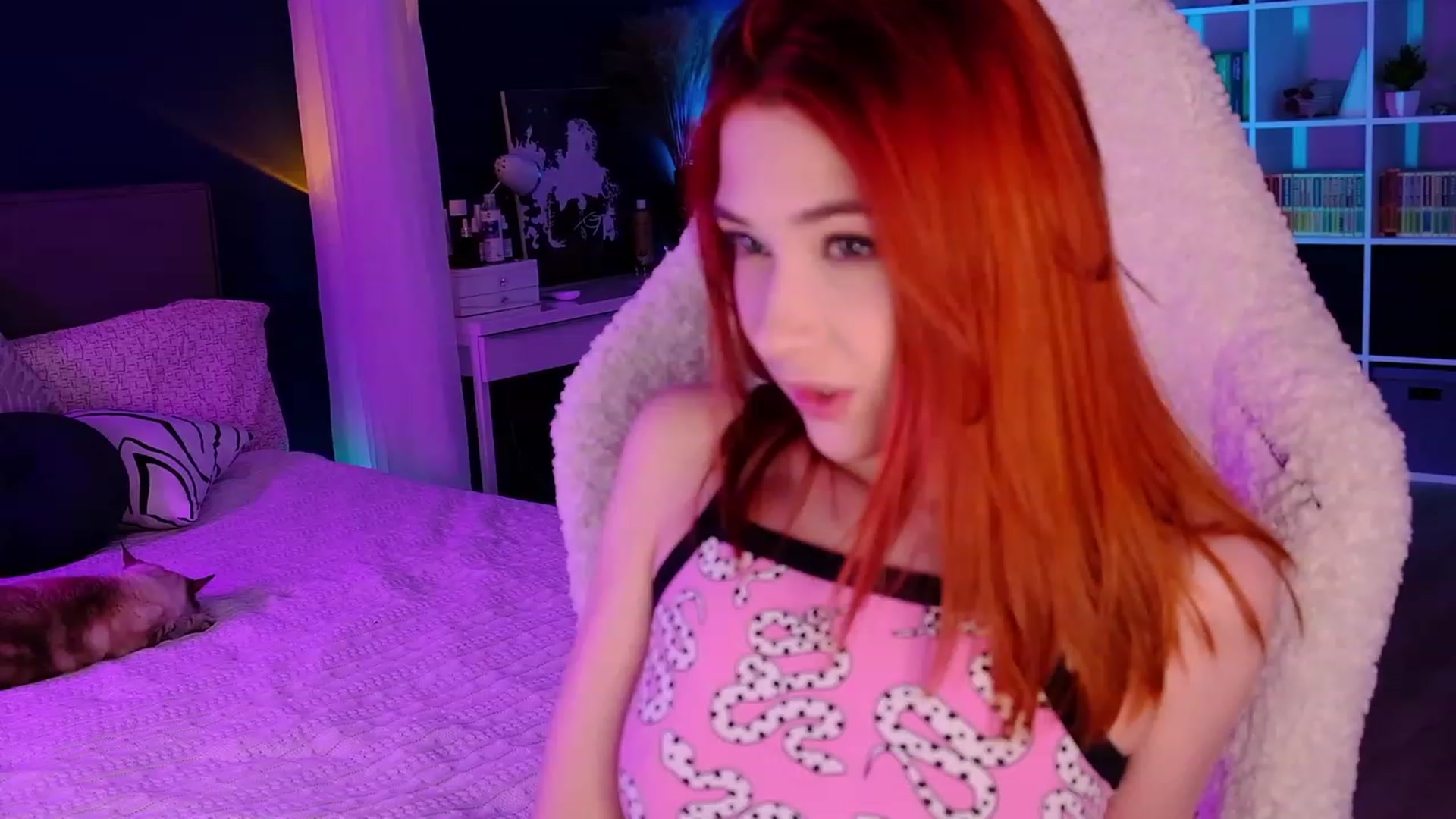 Gallery image thumbnail from JulyRedFox's myfreecams stream on, 06/04/2023, 24:31 image 15 of 20