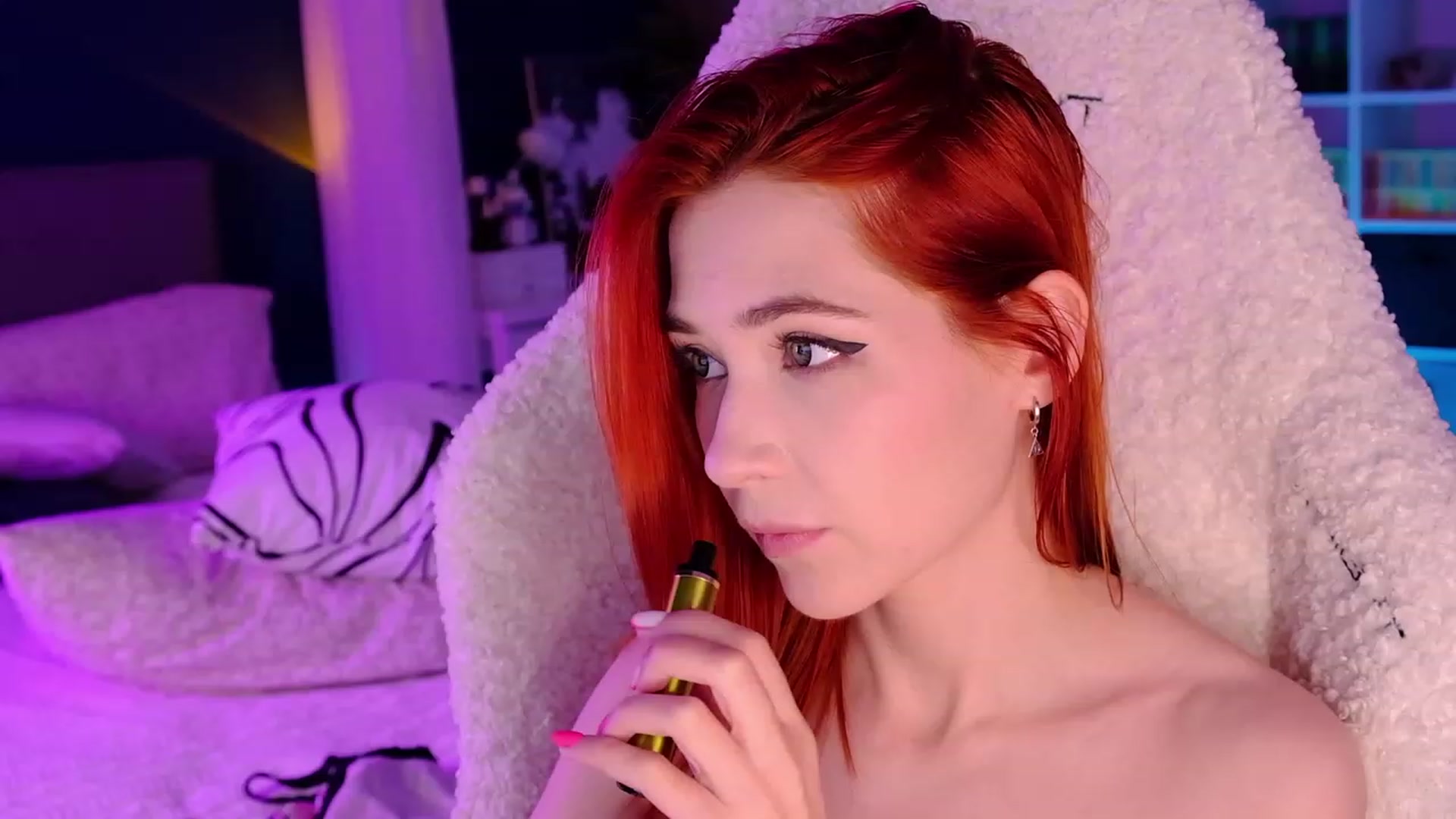 Gallery image thumbnail from JulyRedFox's myfreecams stream on, 06/04/2023, 02:47 image 7 of 20