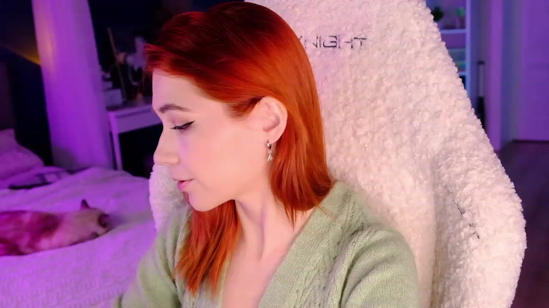 Gallery image thumbnail from JulyRedFox's myfreecams stream on, 06/08/2023, 24:31 image 10 of 20