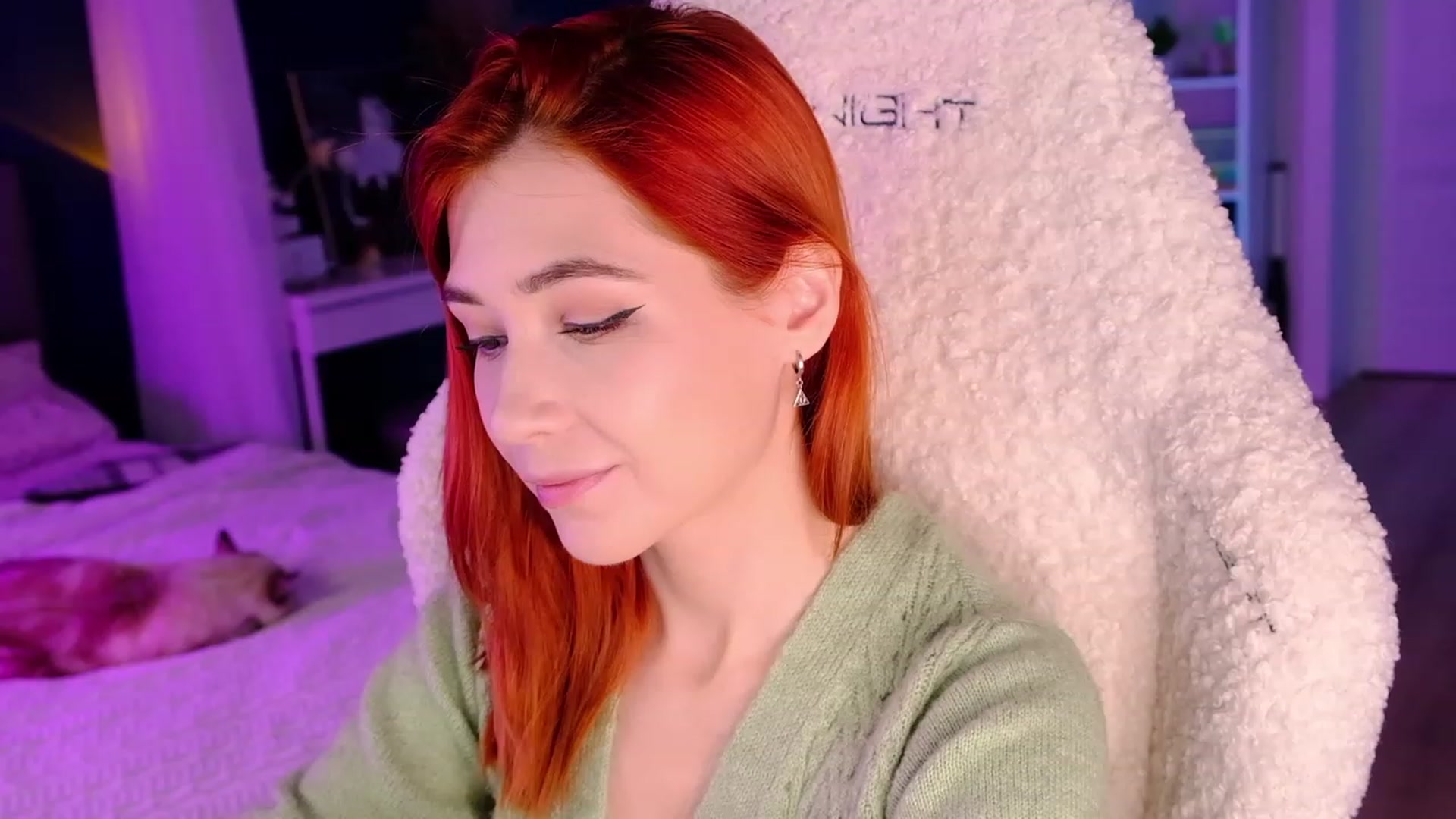 Gallery image thumbnail from JulyRedFox's myfreecams stream on, 06/08/2023, 24:31 image 9 of 20