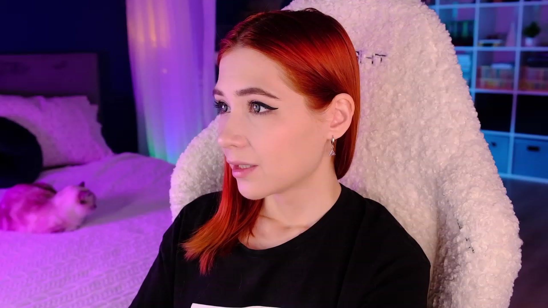 Gallery image thumbnail from JulyRedFox's myfreecams stream on, 06/10/2023, 24:02 image 14 of 20