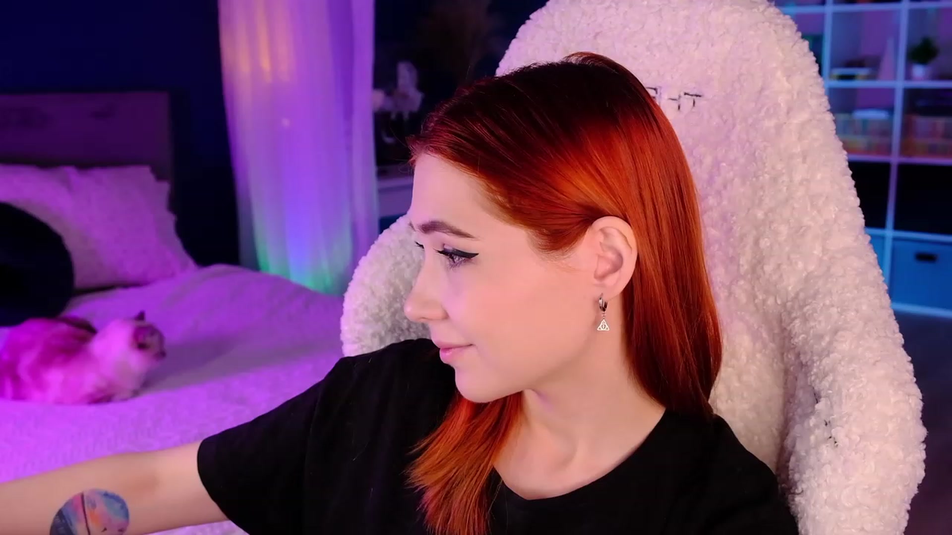 Gallery image thumbnail from JulyRedFox's myfreecams stream on, 06/10/2023, 24:02 image 12 of 20