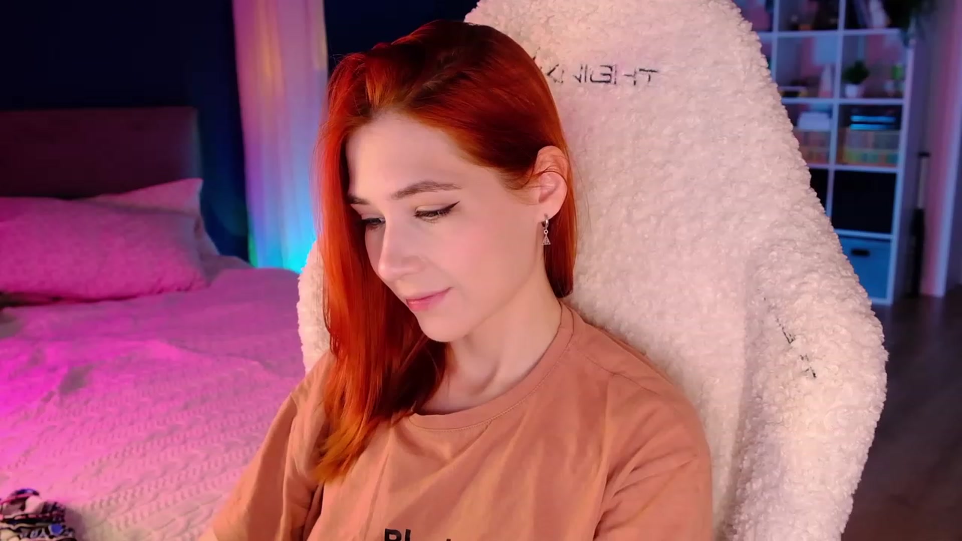 Gallery image thumbnail from JulyRedFox's myfreecams stream on, 06/18/2023, 01:56 image 13 of 20