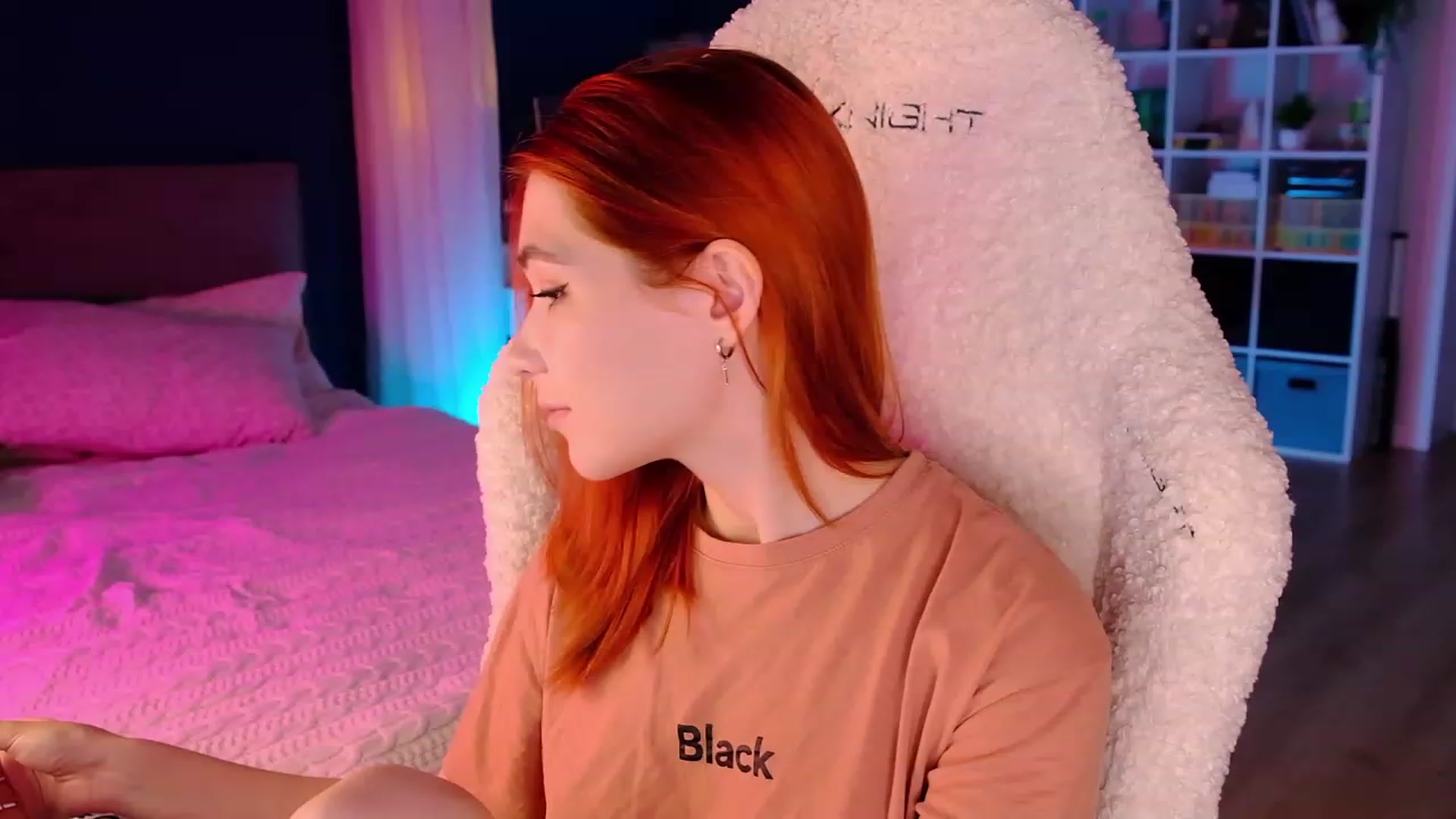 Gallery image thumbnail from JulyRedFox's myfreecams stream on, 06/18/2023, 01:56 image 16 of 20
