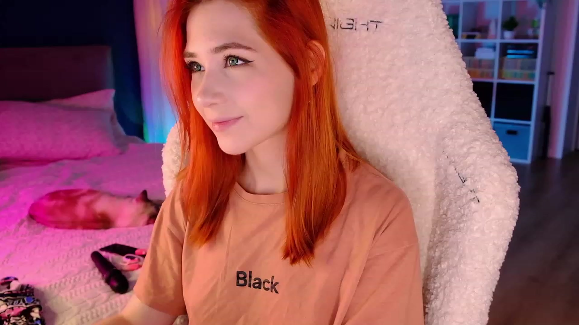 Gallery image thumbnail from JulyRedFox's myfreecams stream on, 06/18/2023, 01:56 image 9 of 20