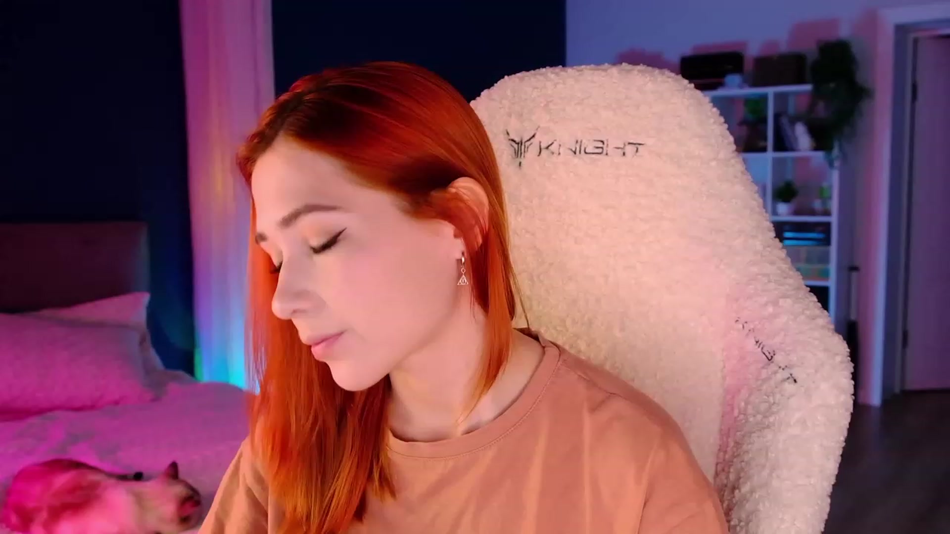 Gallery image thumbnail from JulyRedFox's myfreecams stream on, 06/18/2023, 01:56 image 4 of 20