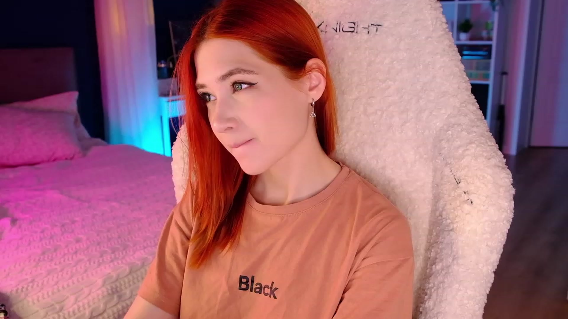 Gallery image thumbnail from JulyRedFox's myfreecams stream on, 06/18/2023, 01:56 image 19 of 20