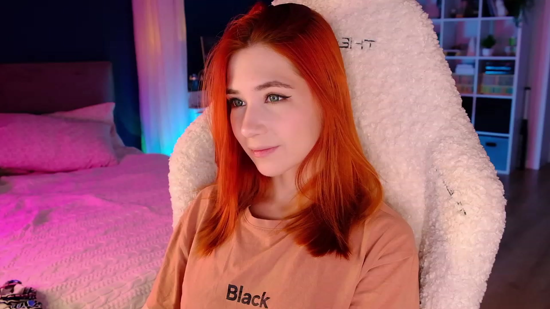 Gallery image thumbnail from JulyRedFox's myfreecams stream on, 06/18/2023, 01:56 image 12 of 20
