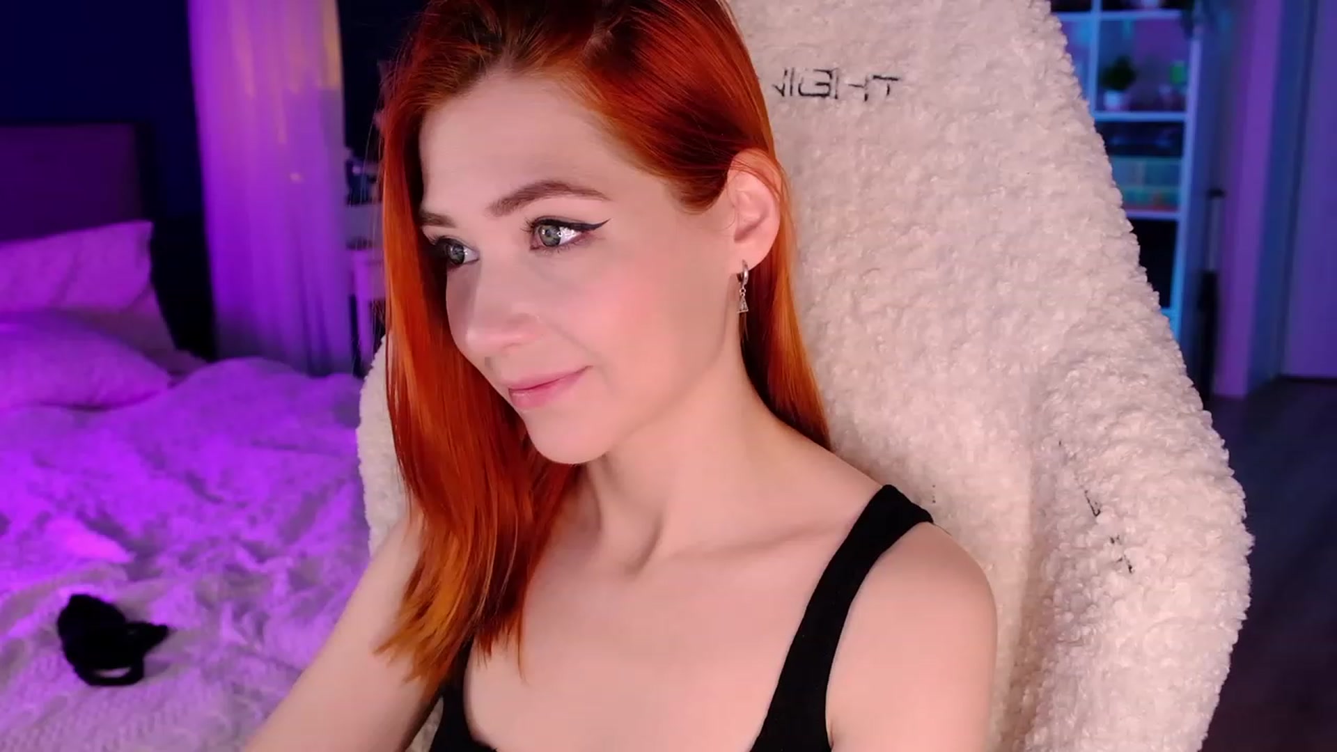 Gallery image thumbnail from JulyRedFox's myfreecams stream on, 06/19/2023, 24:57 image 20 of 20