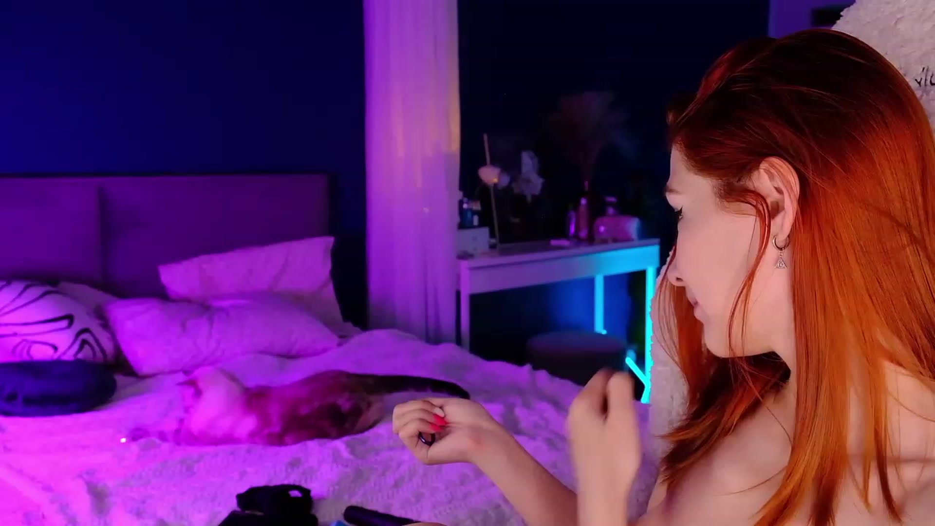 Gallery image thumbnail from JulyRedFox's myfreecams stream on, 06/19/2023, 24:57 image 14 of 20