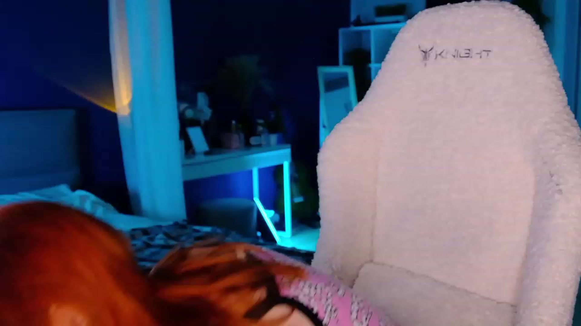 Gallery image thumbnail from JulyRedFox's myfreecams stream on, 06/27/2023, 24:53 image 3 of 20