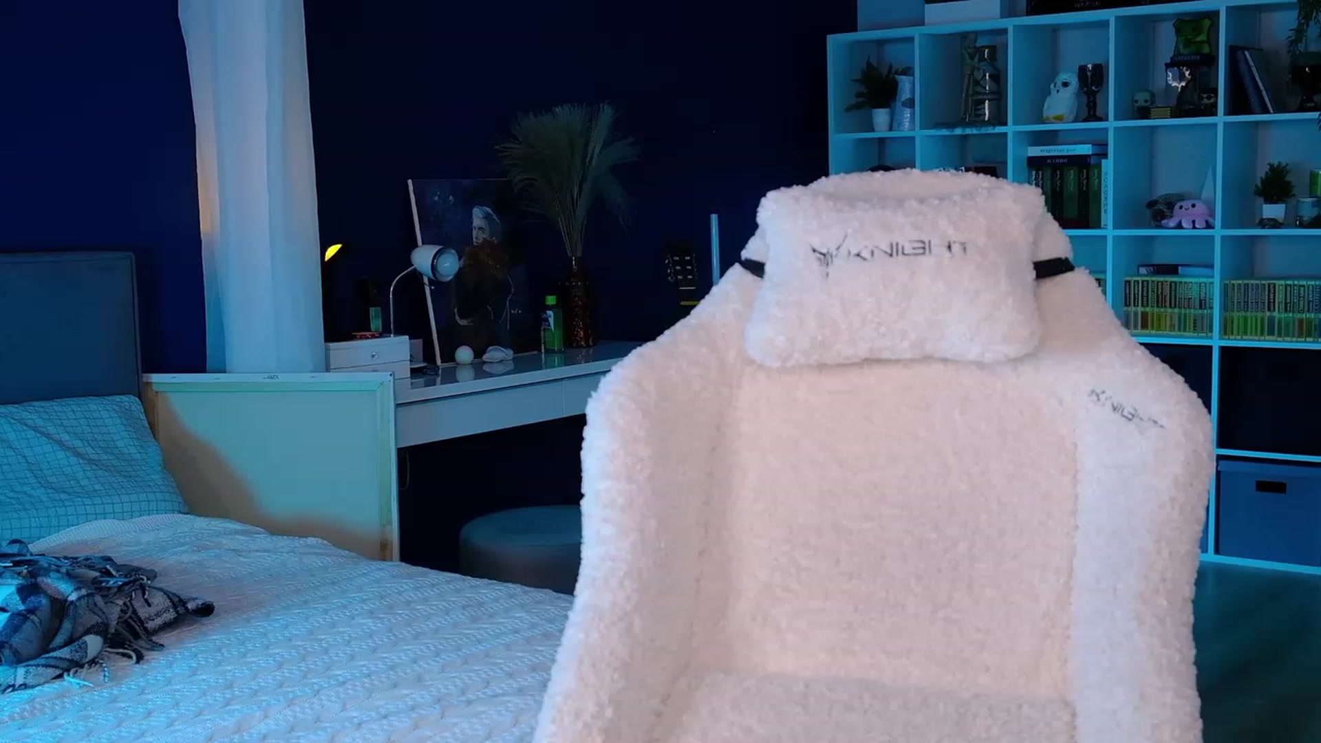 Gallery image thumbnail from JulyRedFox's myfreecams stream on, 08/05/2023, 02:15 image 6 of 20