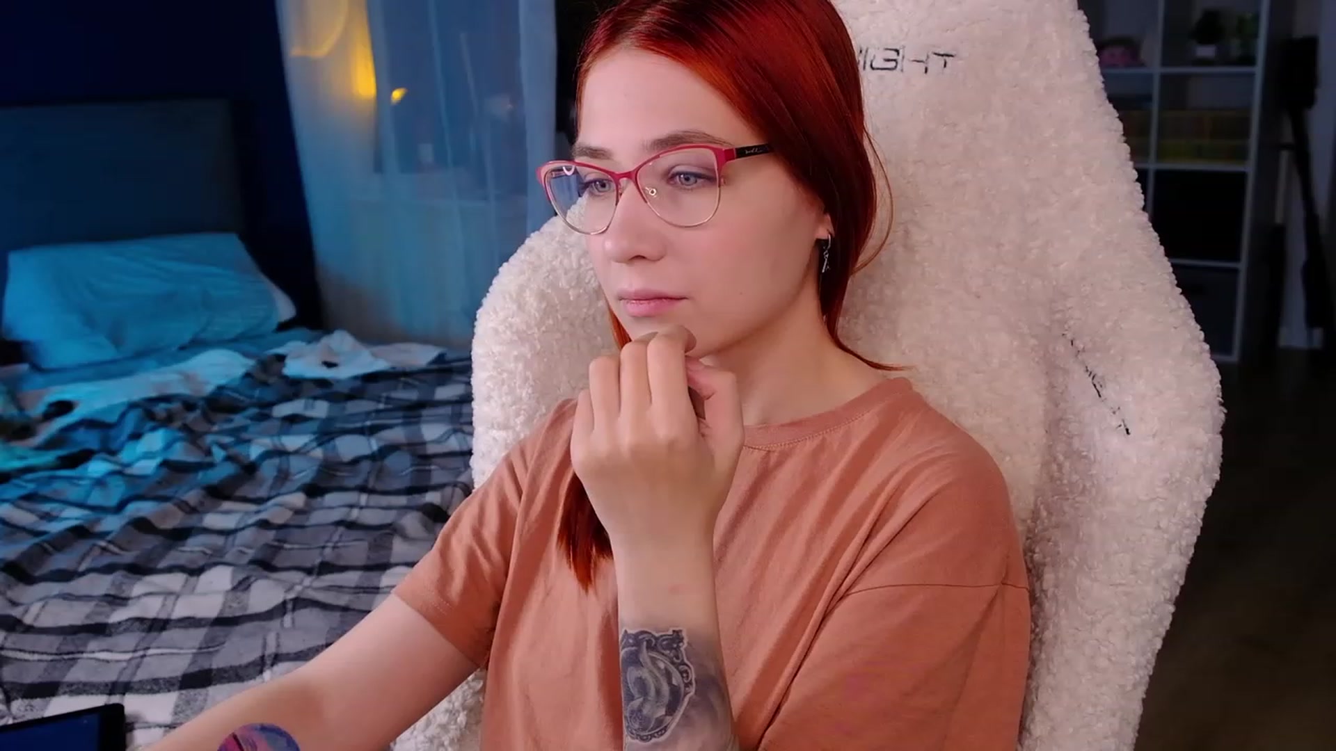 Gallery image thumbnail from JulyRedFox's myfreecams stream on, 08/14/2023, 02:24 image 13 of 20