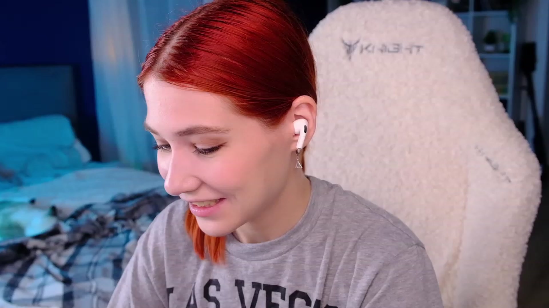 Gallery image thumbnail from JulyRedFox's myfreecams stream on, 08/15/2023, 03:19 image 14 of 20