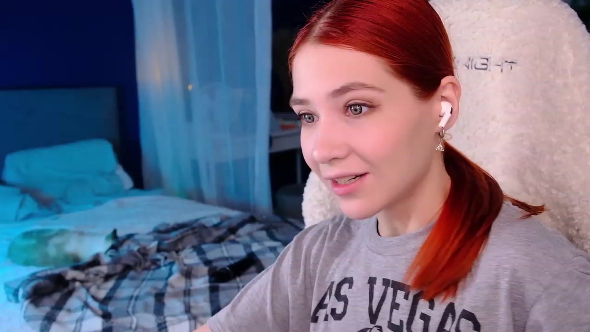 Gallery image thumbnail from JulyRedFox's myfreecams stream on, 08/15/2023, 03:19 image 16 of 20