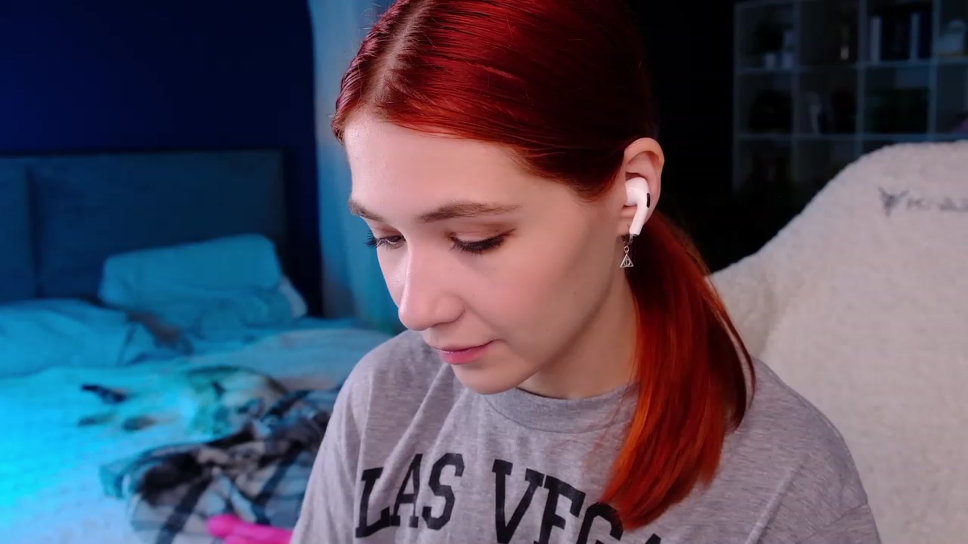 Gallery image thumbnail from JulyRedFox's myfreecams stream on, 08/15/2023, 03:19 image 19 of 20