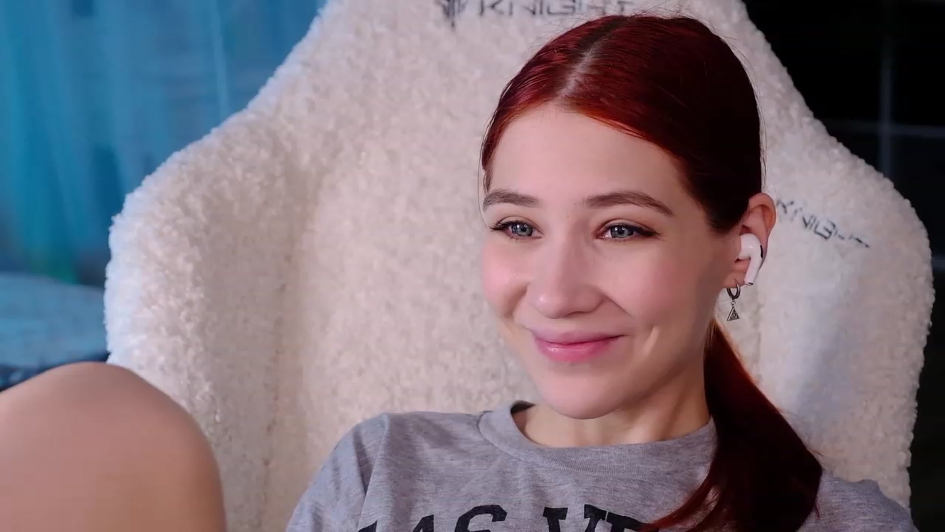Gallery image thumbnail from JulyRedFox's myfreecams stream on, 08/15/2023, 03:19 image 20 of 20