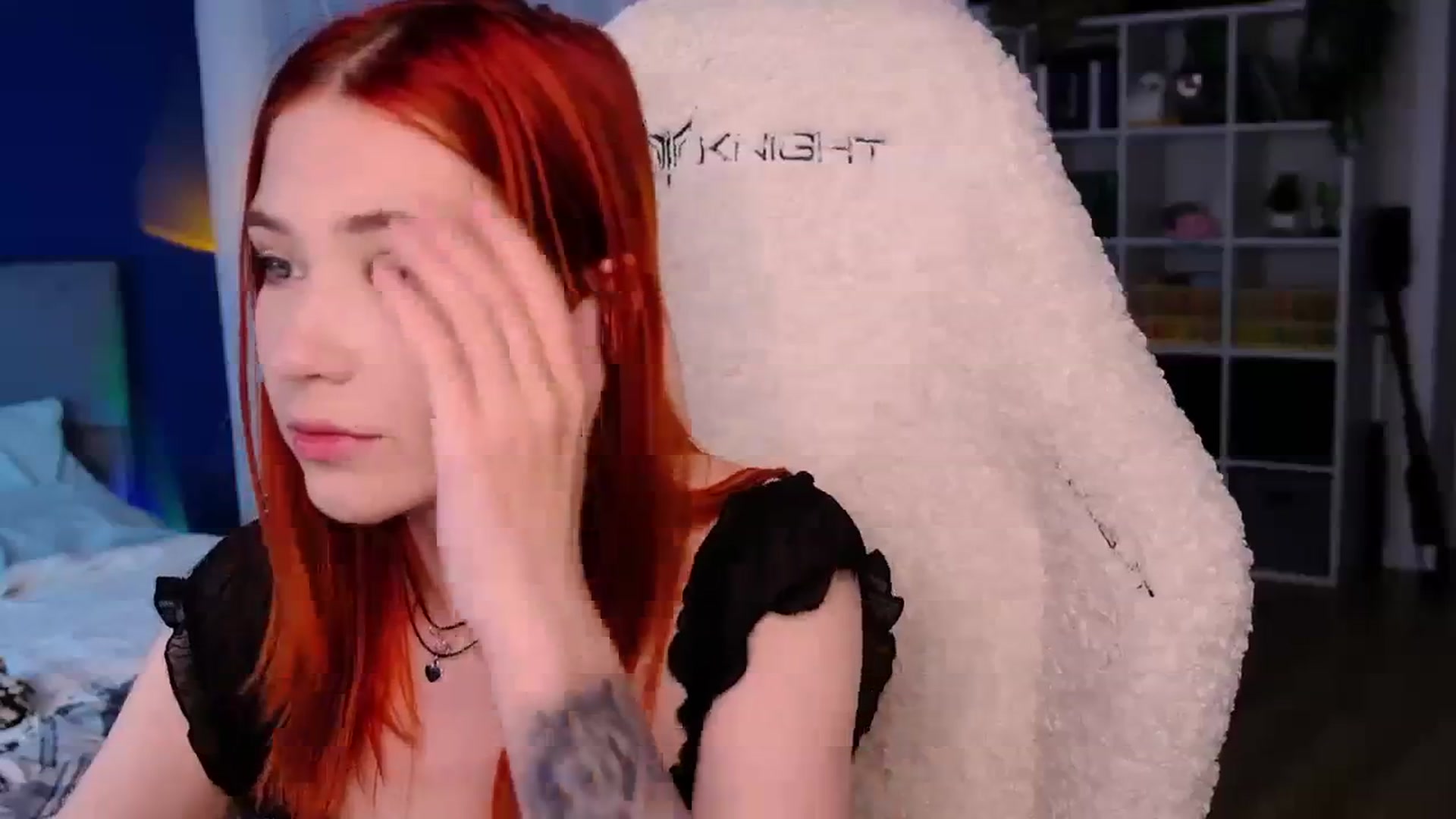 Gallery image thumbnail from JulyRedFox's myfreecams stream on, 08/19/2023, 24:09 image 13 of 20