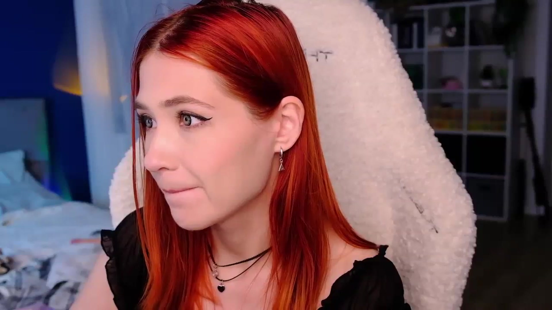 Gallery image thumbnail from JulyRedFox's myfreecams stream on, 08/19/2023, 24:09 image 15 of 20
