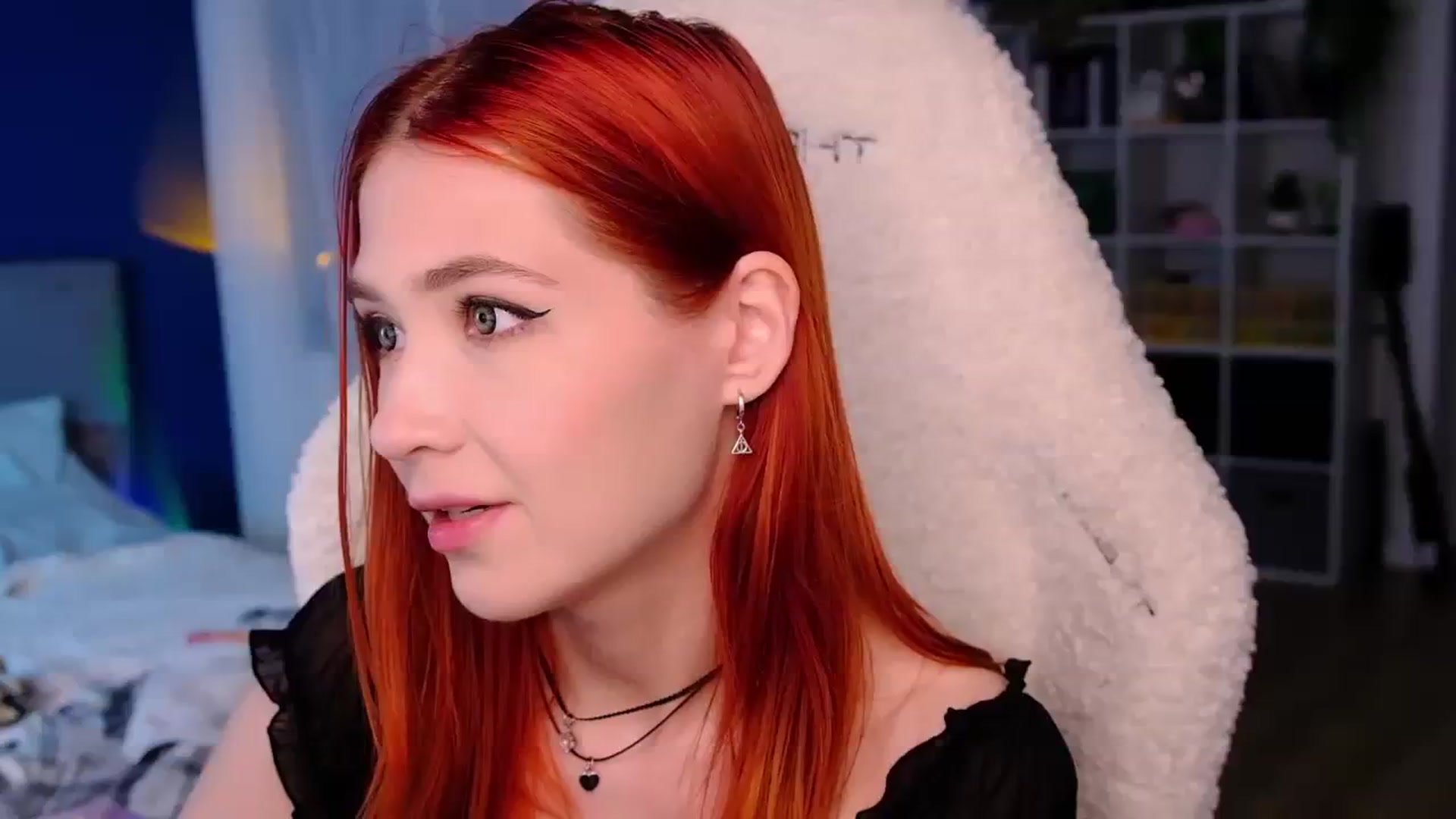 Gallery image thumbnail from JulyRedFox's myfreecams stream on, 08/19/2023, 24:09 image 17 of 20