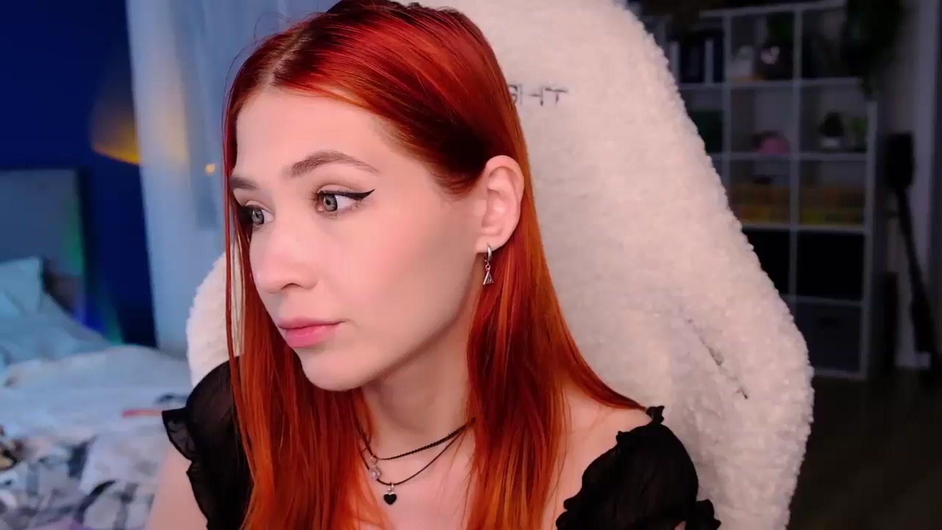 Gallery image thumbnail from JulyRedFox's myfreecams stream on, 08/19/2023, 24:09 image 16 of 20