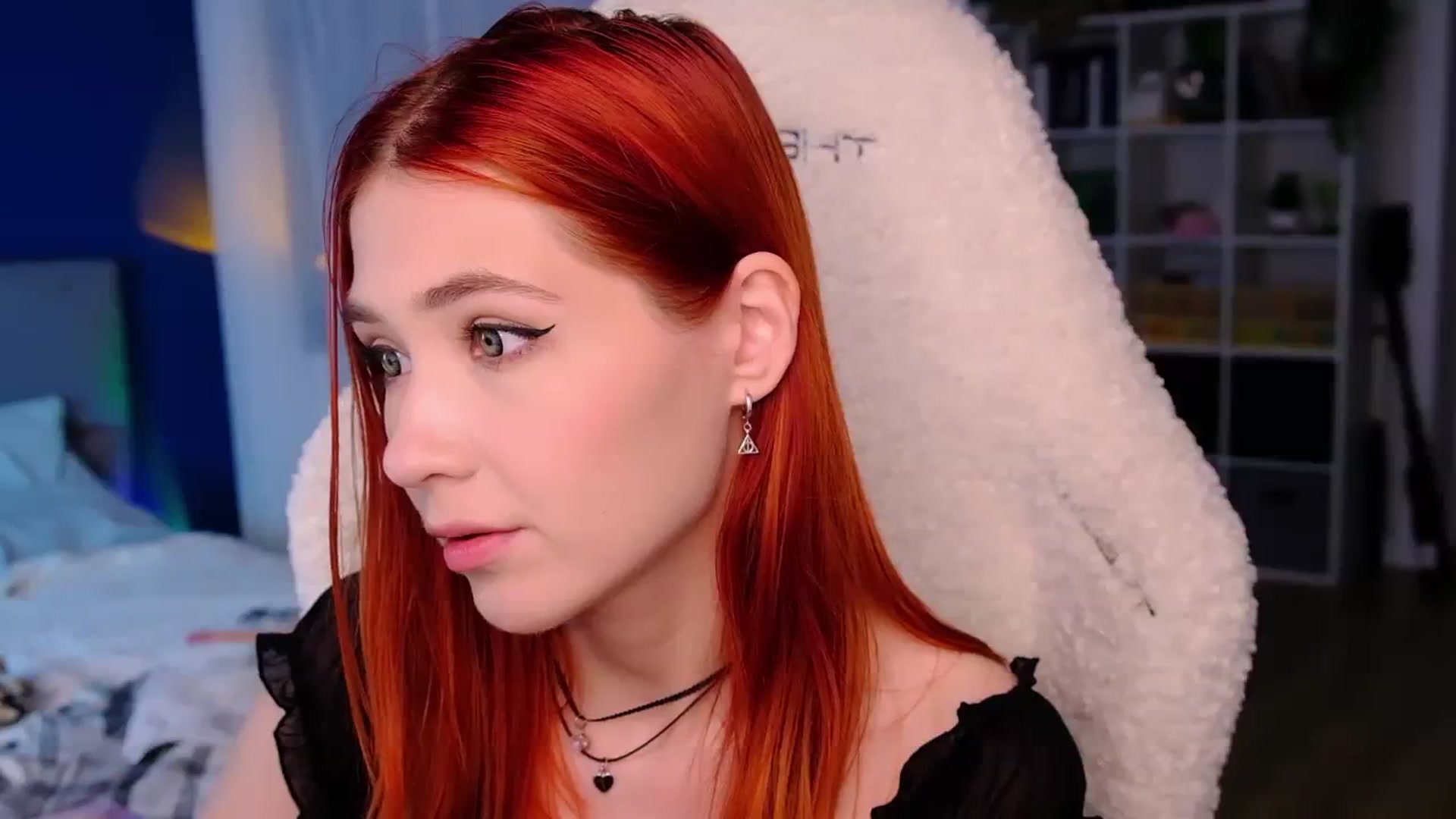 Gallery image thumbnail from JulyRedFox's myfreecams stream on, 08/19/2023, 24:09 image 18 of 20