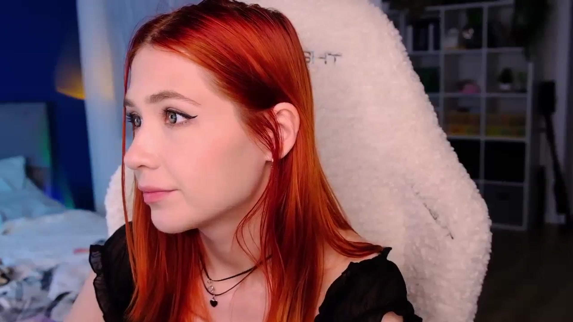 Gallery image thumbnail from JulyRedFox's myfreecams stream on, 08/19/2023, 24:09 image 14 of 20