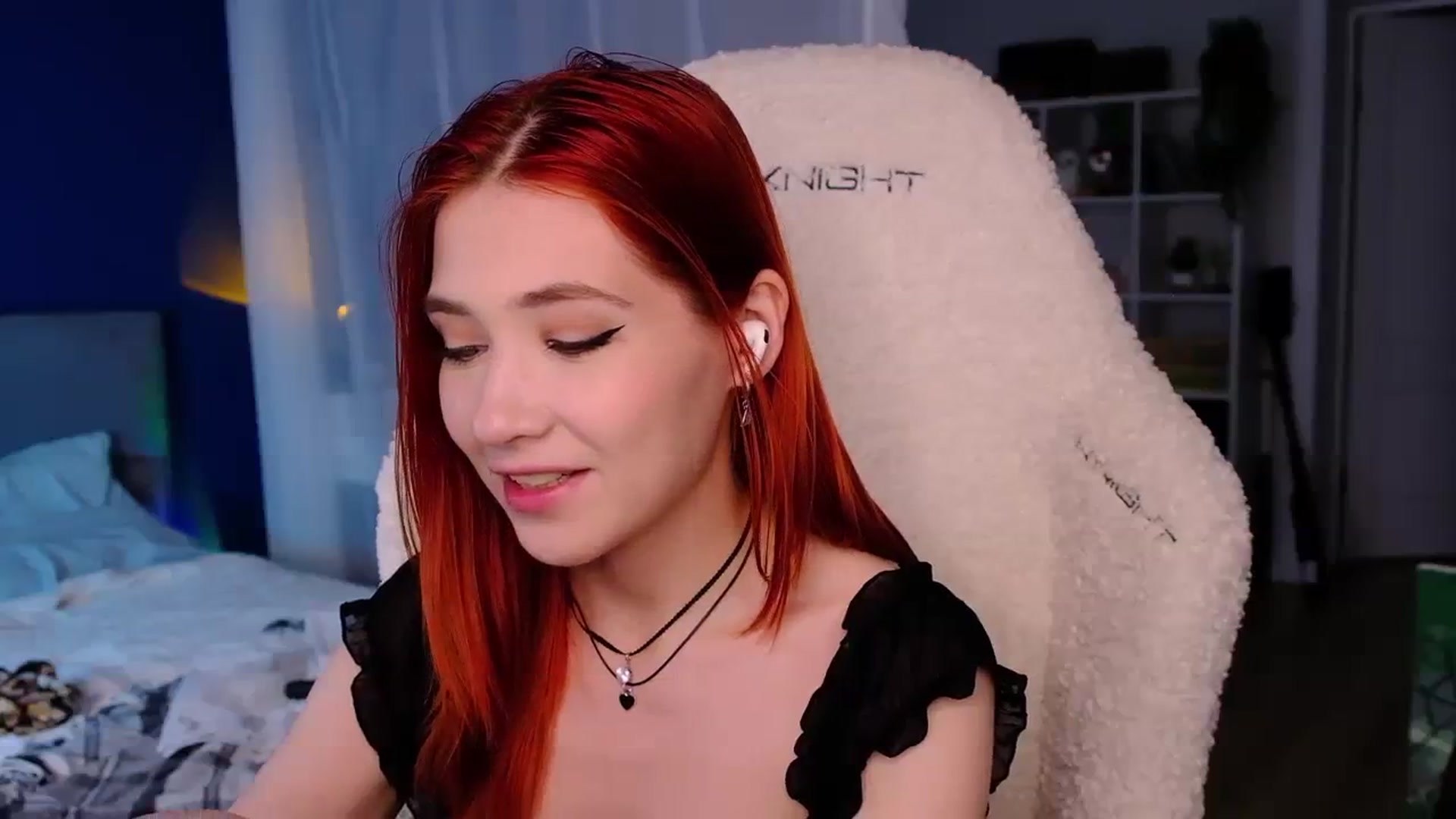 Gallery image thumbnail from JulyRedFox's myfreecams stream on, 08/19/2023, 01:08 image 17 of 20