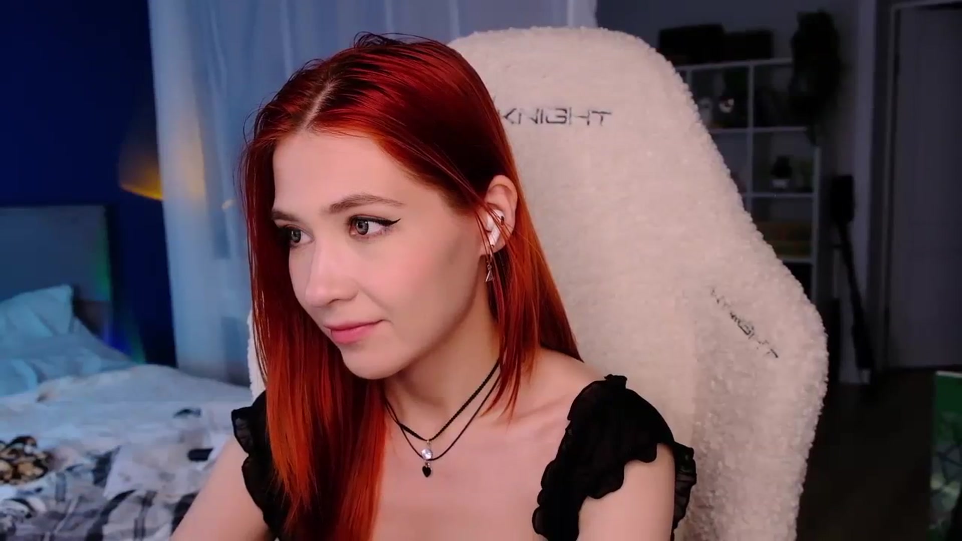 Gallery image thumbnail from JulyRedFox's myfreecams stream on, 08/19/2023, 01:08 image 16 of 20