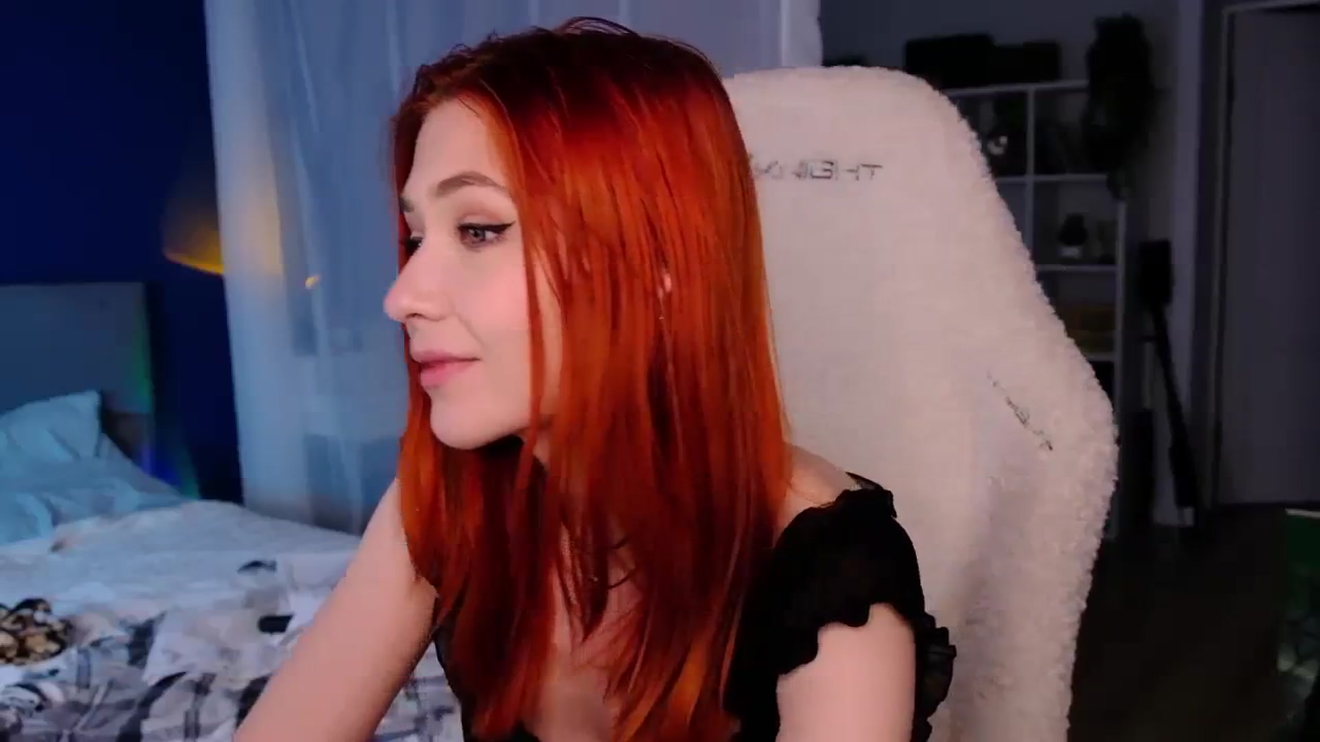 Gallery image thumbnail from JulyRedFox's myfreecams stream on, 08/19/2023, 01:08 image 20 of 20