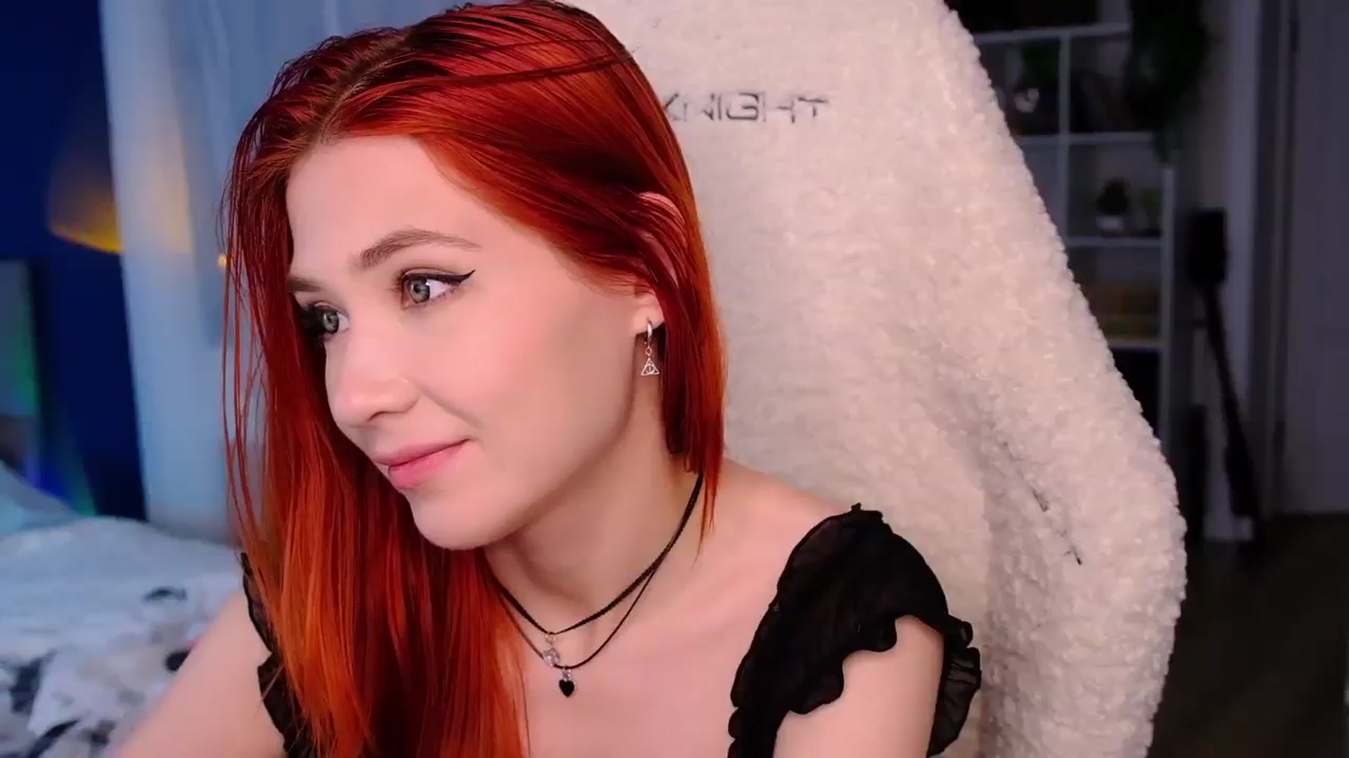 Gallery image thumbnail from JulyRedFox's myfreecams stream on, 08/19/2023, 01:08 image 7 of 20