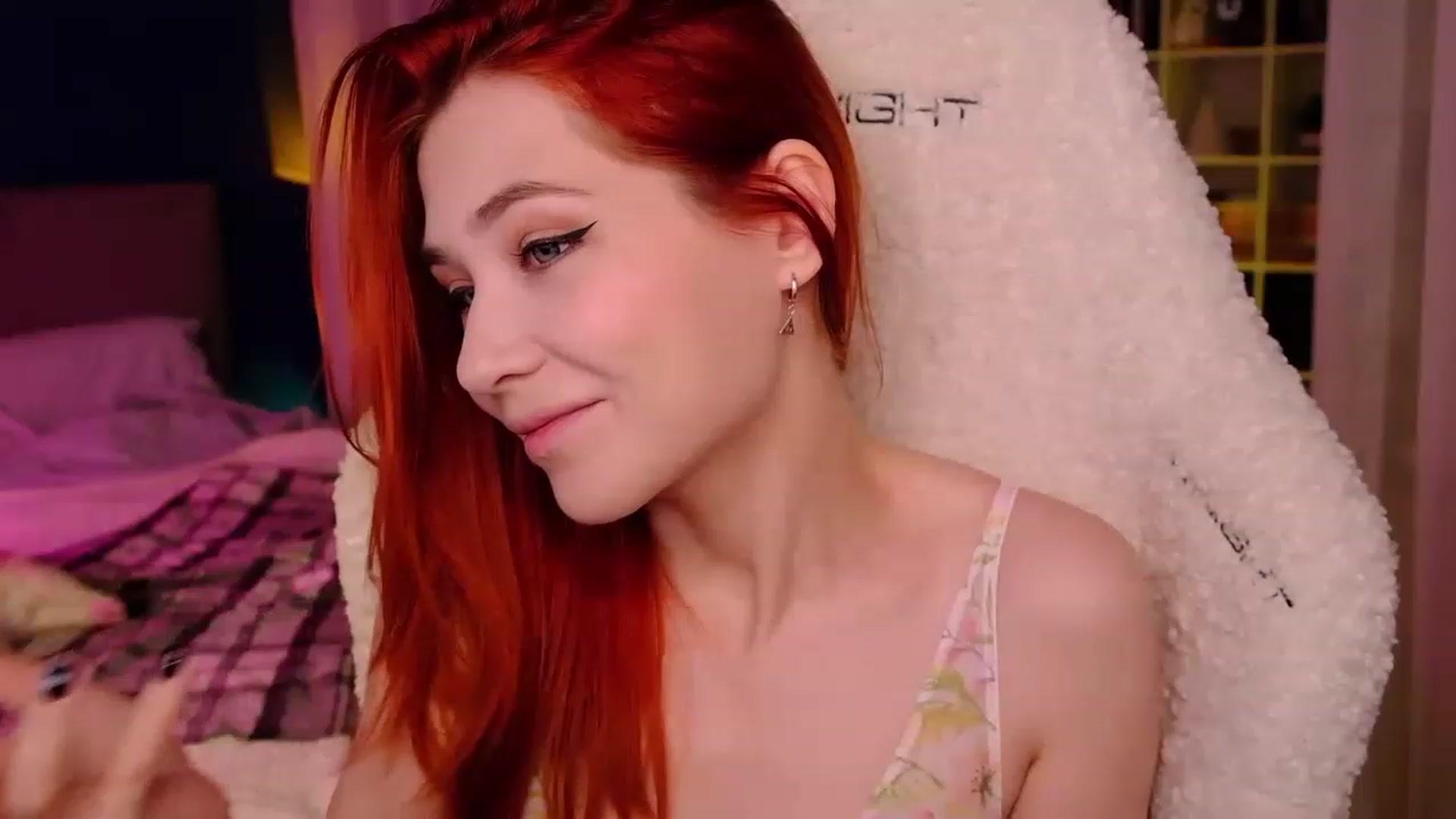 Gallery image thumbnail from JulyRedFox's myfreecams stream on, 08/23/2023, 23:10 image 11 of 20