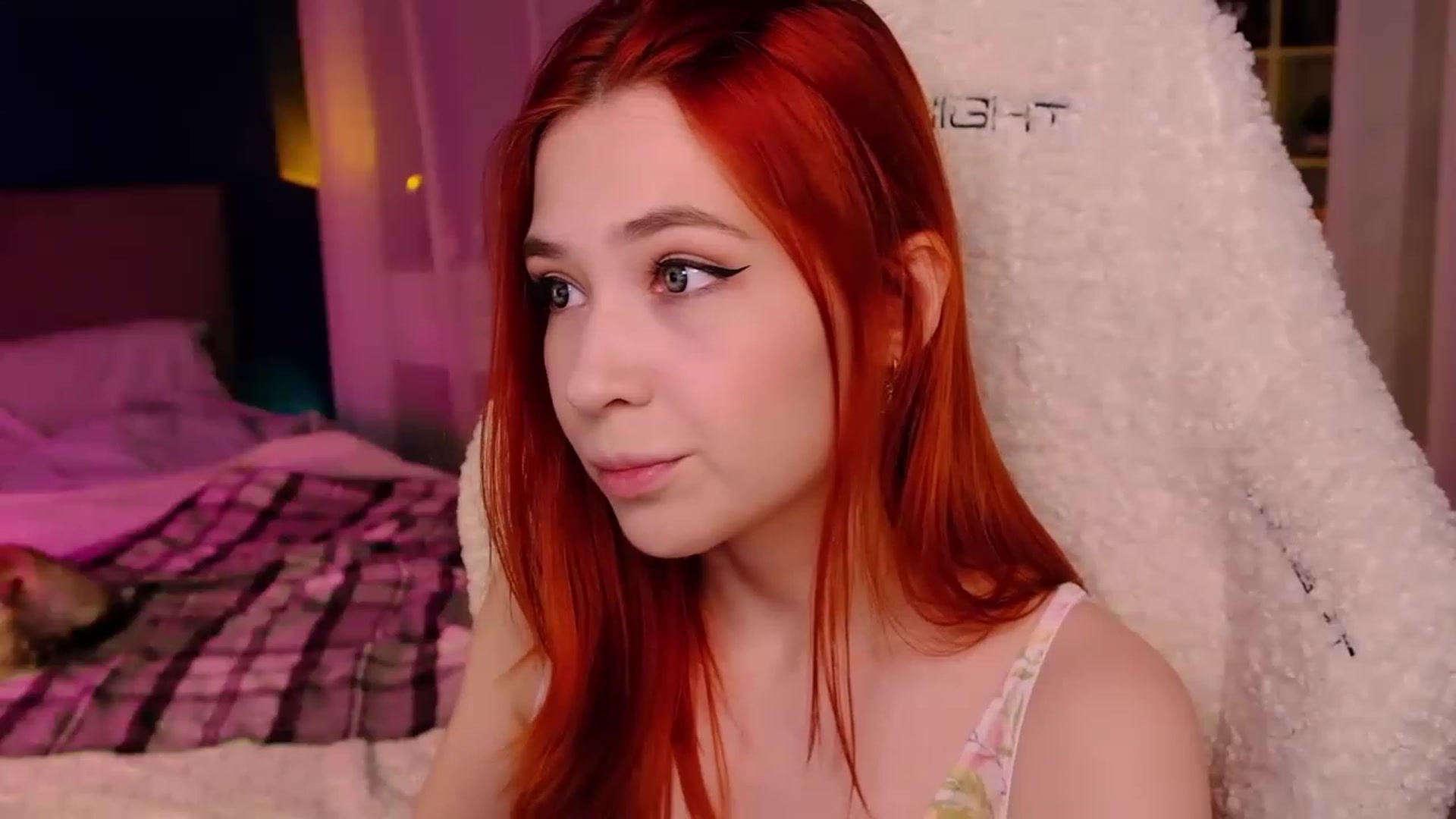 Gallery image thumbnail from JulyRedFox's myfreecams stream on, 08/23/2023, 23:10 image 4 of 20