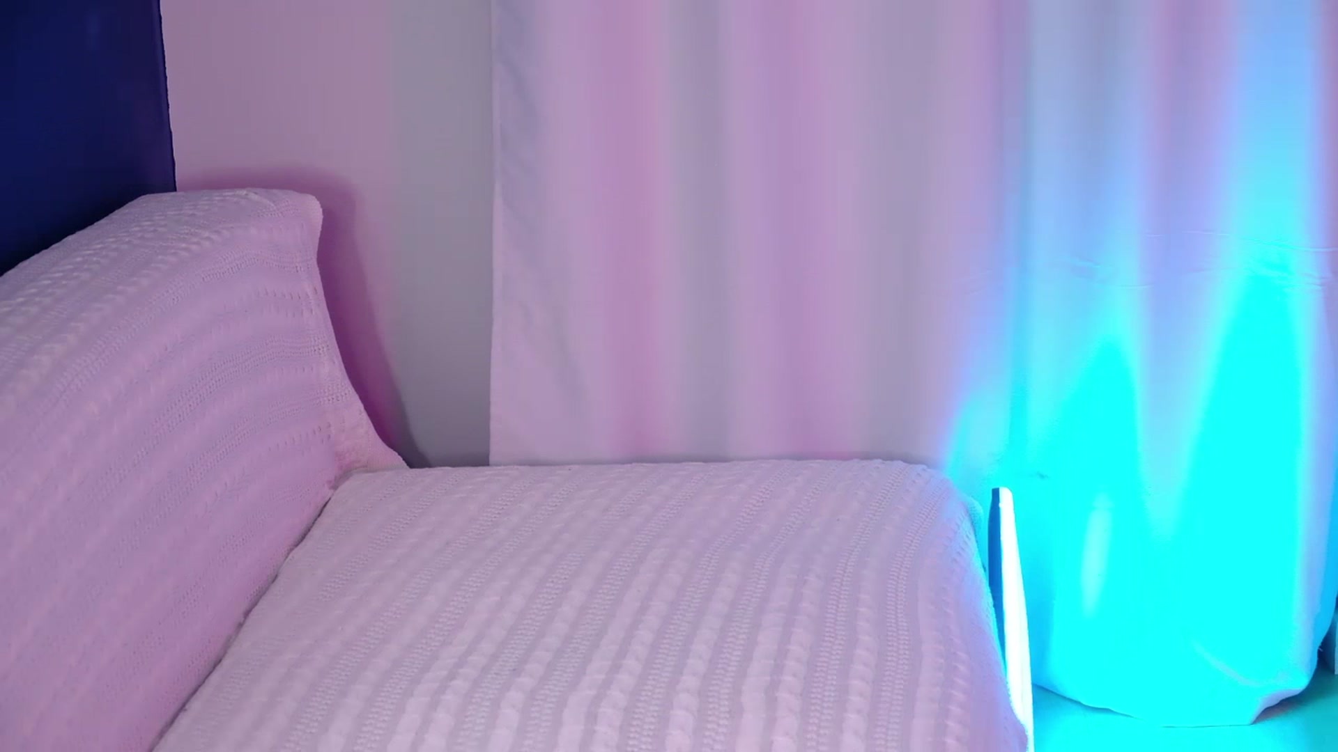 Gallery image thumbnail from JulyRedFox's myfreecams stream on, 08/29/2023, 23:33 image 1 of 20