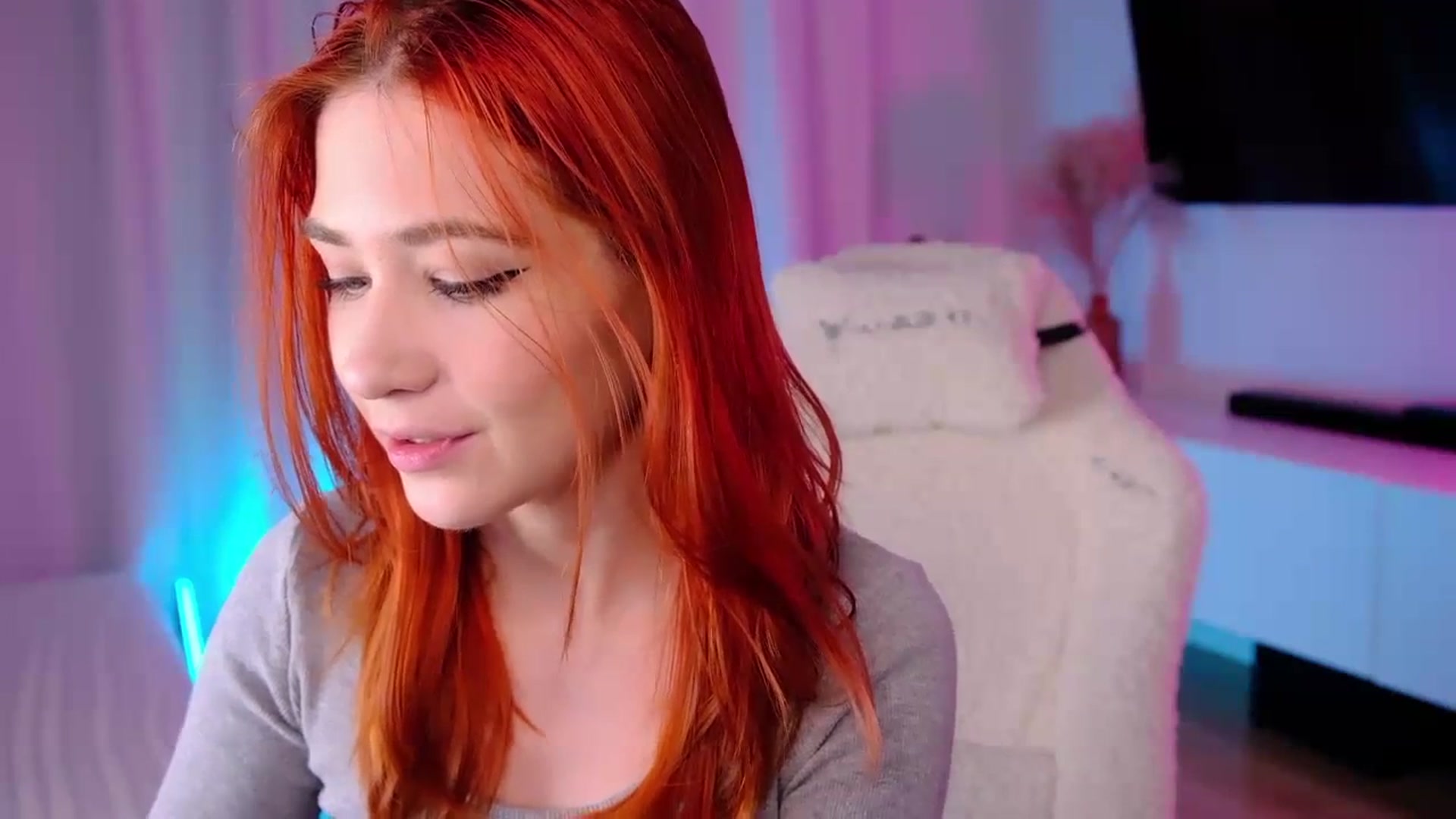 Gallery image thumbnail from JulyRedFox's myfreecams stream on, 08/30/2023, 03:20 image 4 of 20