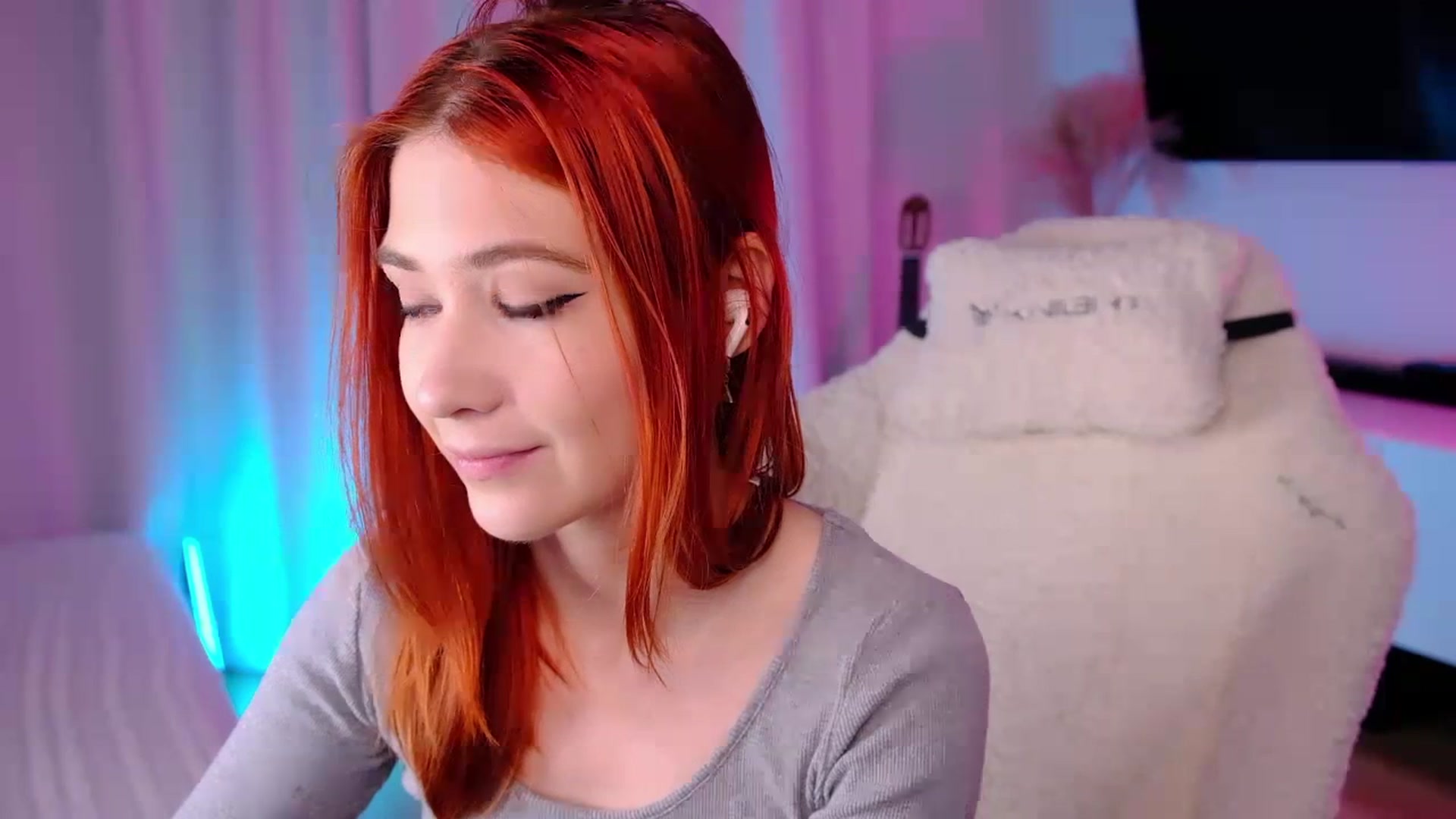 Gallery image thumbnail from JulyRedFox's myfreecams stream on, 08/30/2023, 03:20 image 6 of 20