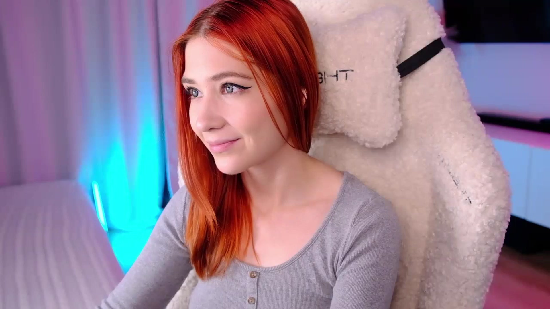 Gallery image thumbnail from JulyRedFox's myfreecams stream on, 08/30/2023, 03:20 image 1 of 20