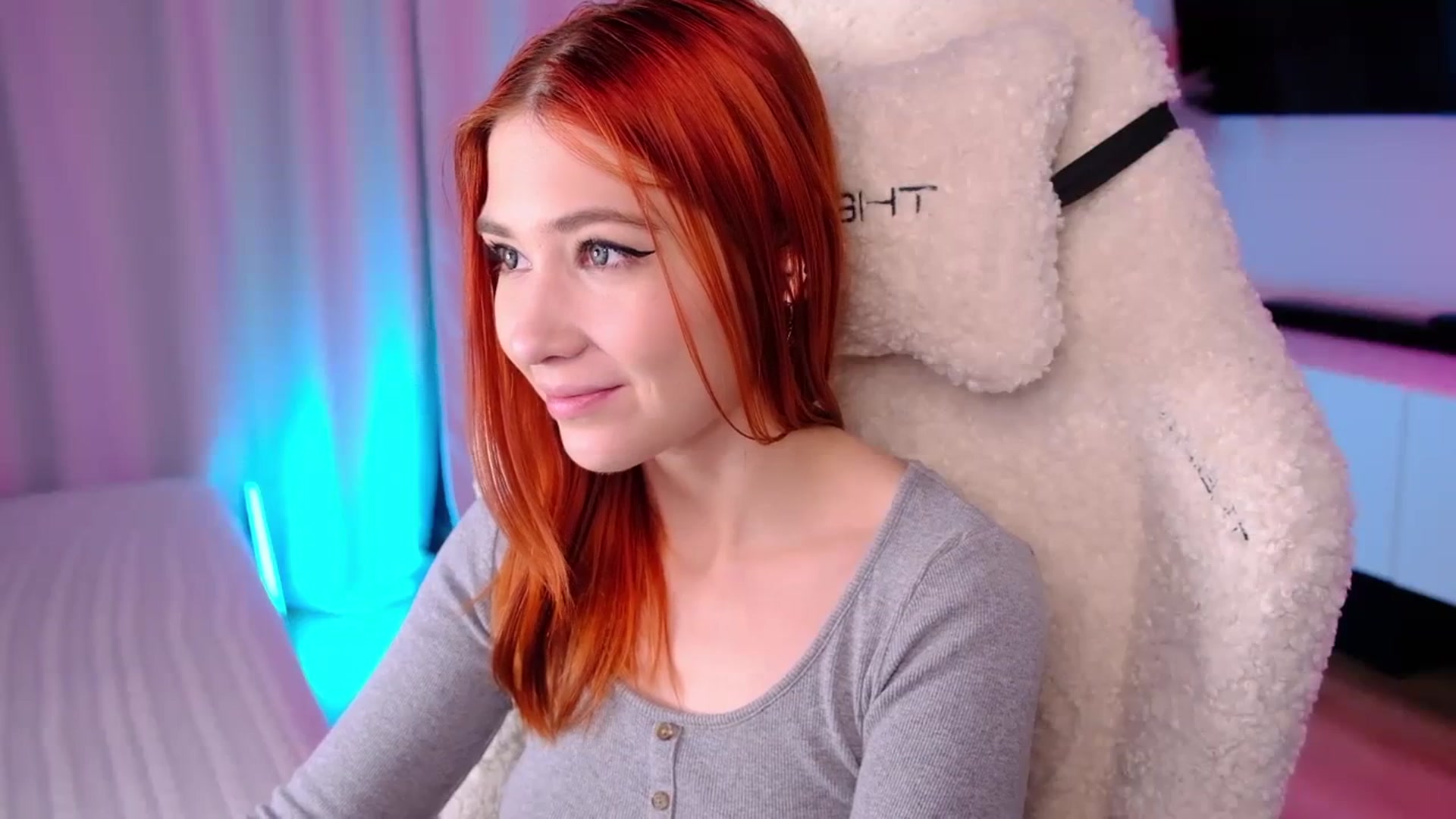 Gallery image thumbnail from JulyRedFox's myfreecams stream on, 08/30/2023, 03:20 image 2 of 20