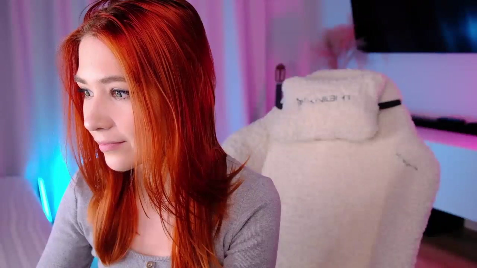 Gallery image thumbnail from JulyRedFox's myfreecams stream on, 08/30/2023, 03:20 image 5 of 20