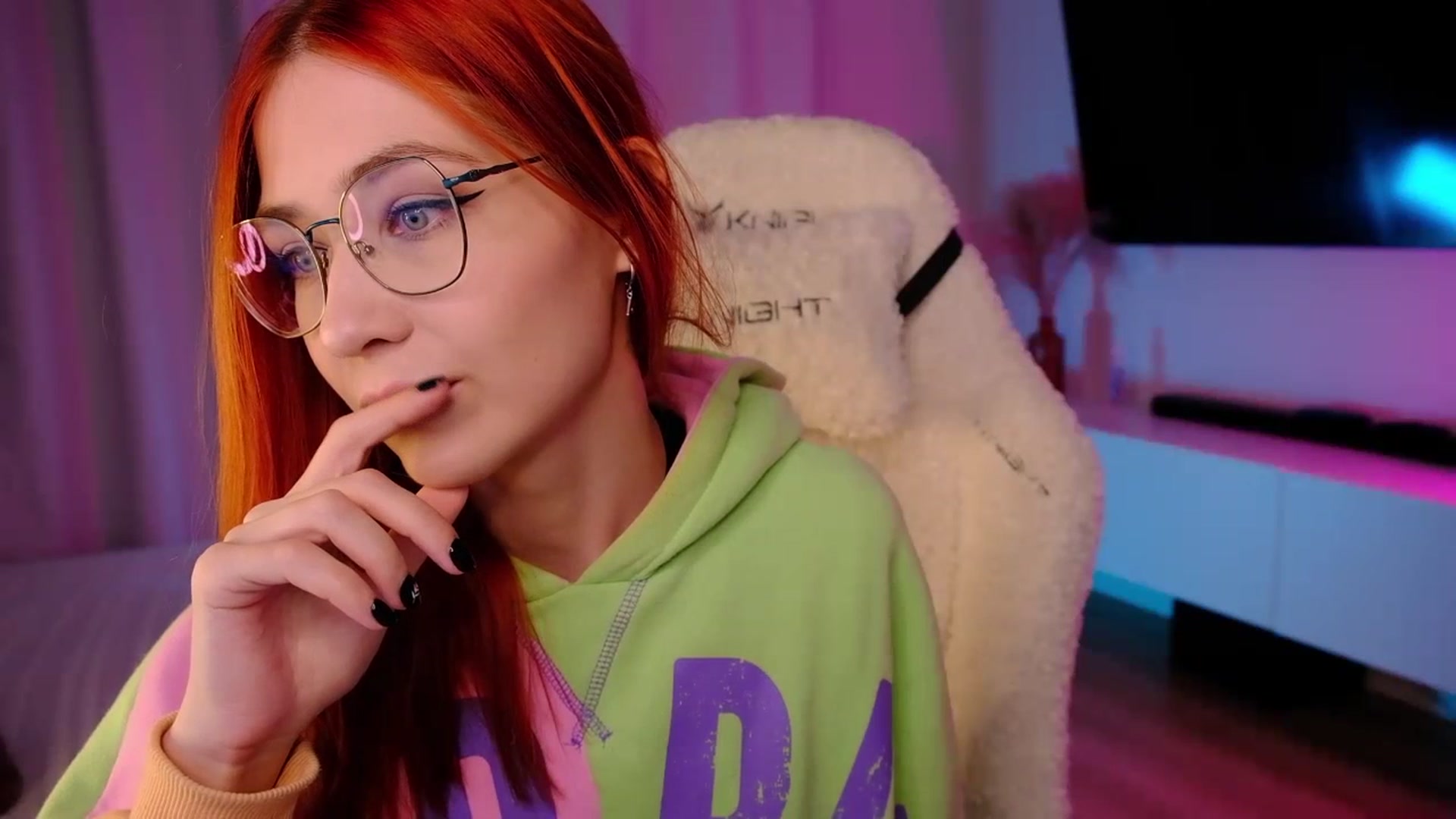Gallery image thumbnail from JulyRedFox's myfreecams stream on, 08/31/2023, 02:40 image 11 of 20