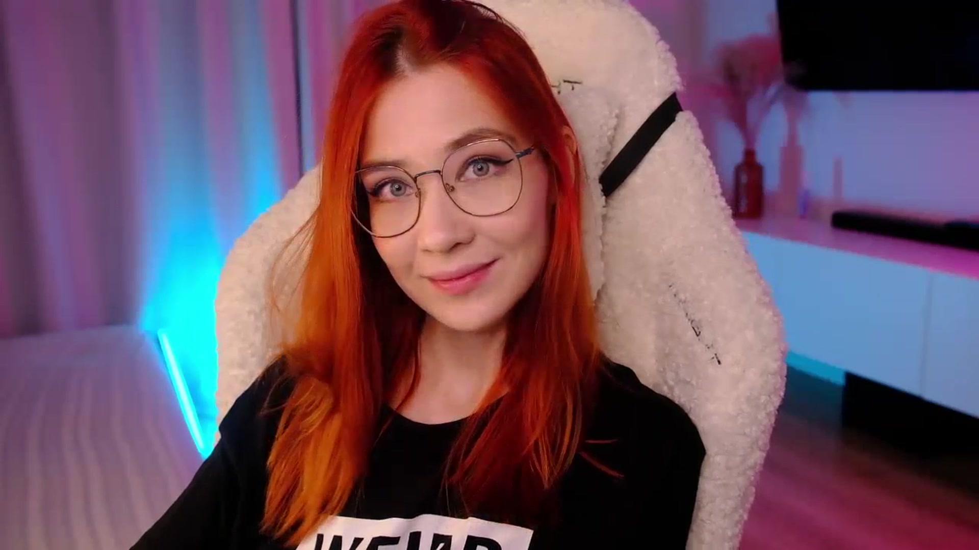 Gallery image thumbnail from JulyRedFox's myfreecams stream on, 08/31/2023, 02:40 image 2 of 20