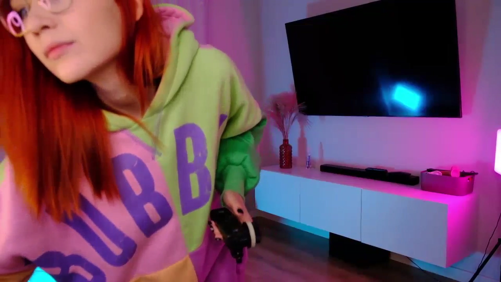 Gallery image thumbnail from JulyRedFox's myfreecams stream on, 08/31/2023, 02:40 image 13 of 20