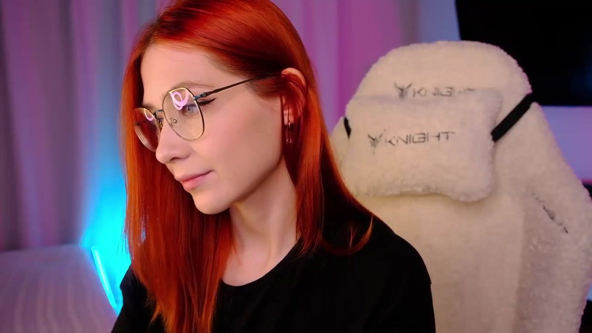 Gallery image thumbnail from JulyRedFox's myfreecams stream on, 08/31/2023, 02:40 image 6 of 20