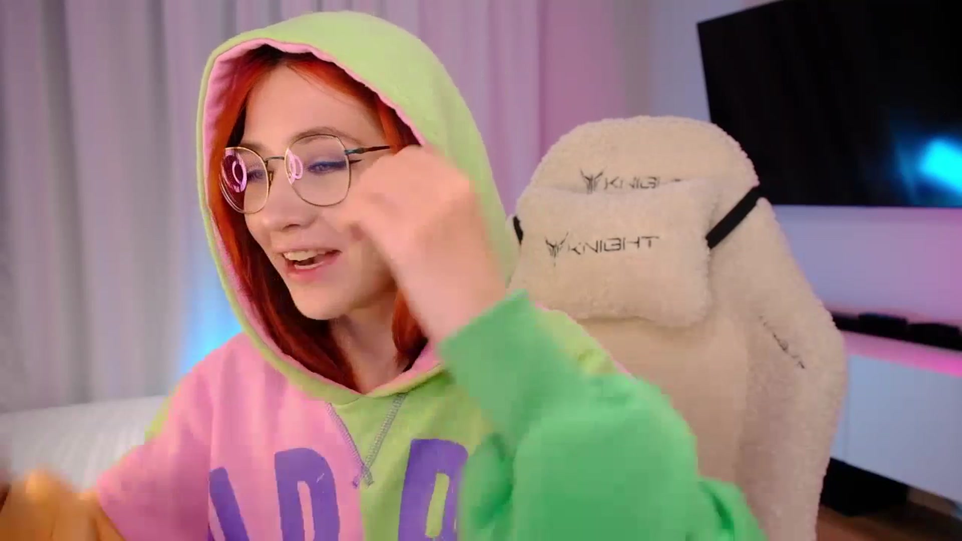 Gallery image thumbnail from JulyRedFox's myfreecams stream on, 08/31/2023, 02:40 image 10 of 20