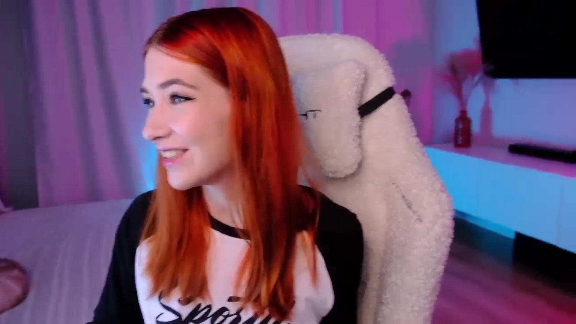 Gallery image thumbnail from JulyRedFox's myfreecams stream on, 09/02/2023, 23:48 image 11 of 20