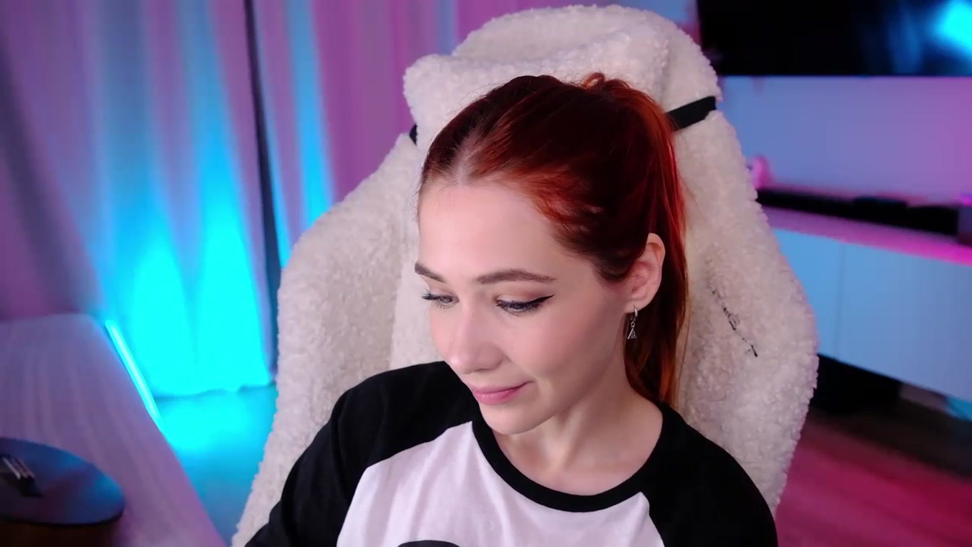 Gallery image thumbnail from JulyRedFox's myfreecams stream on, 09/03/2023, 03:15 image 5 of 20
