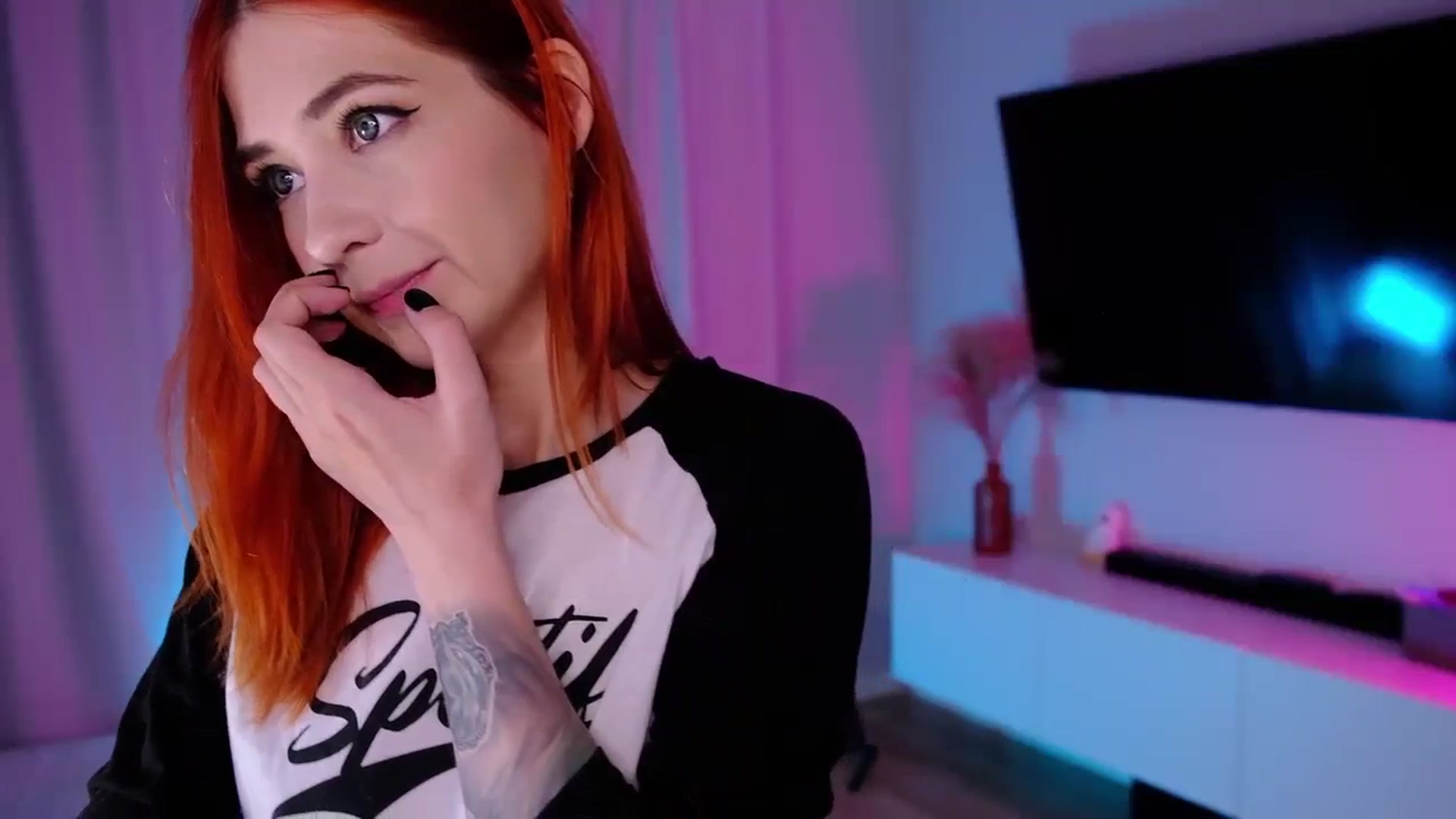 Gallery image thumbnail from JulyRedFox's myfreecams stream on, 09/03/2023, 03:15 image 10 of 20