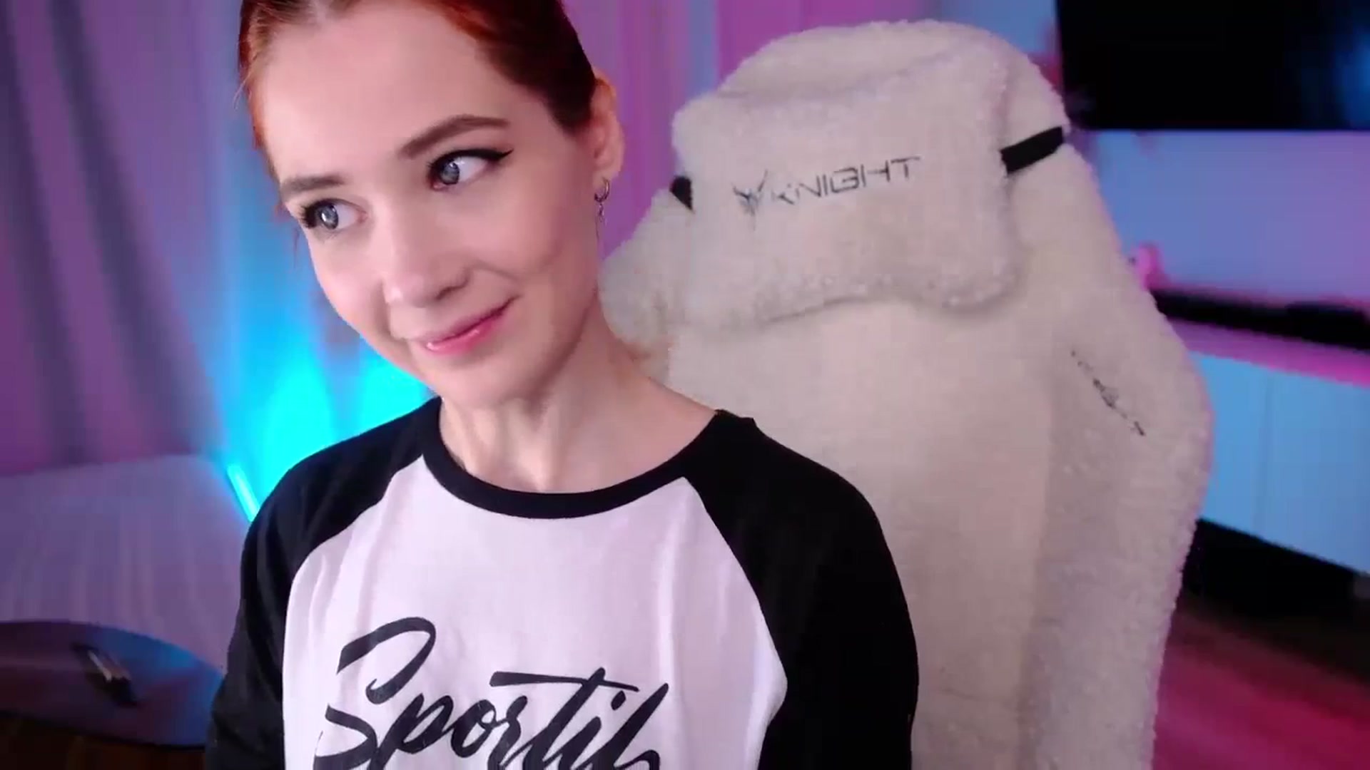 Gallery image thumbnail from JulyRedFox's myfreecams stream on, 09/03/2023, 03:15 image 3 of 20