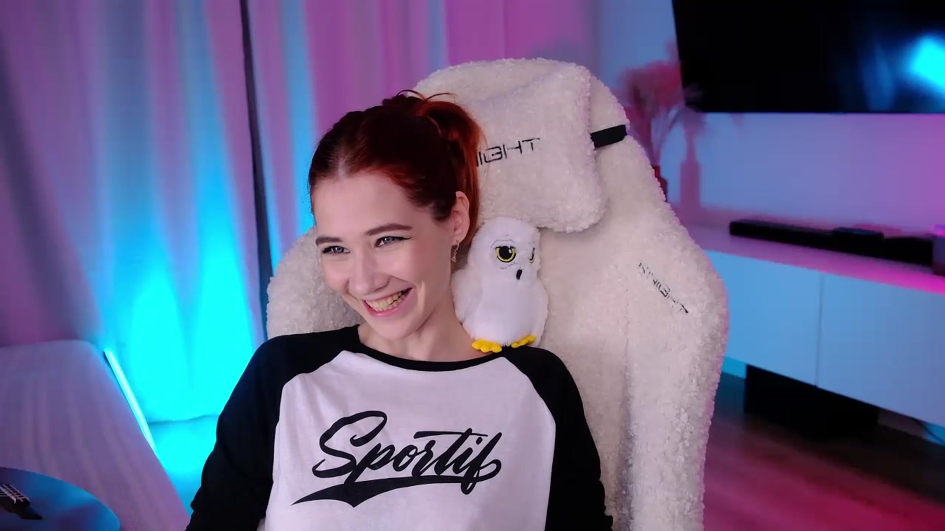 Gallery image thumbnail from JulyRedFox's myfreecams stream on, 09/03/2023, 03:15 image 1 of 20