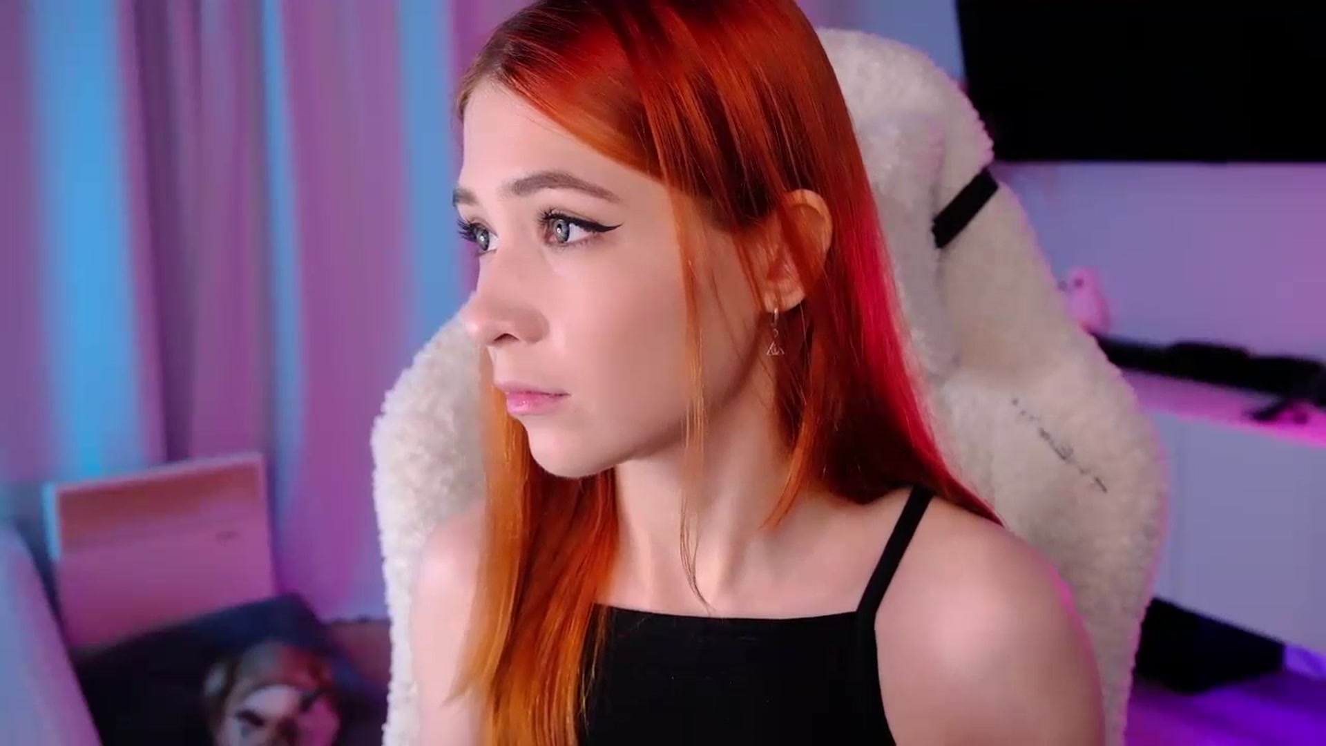 Gallery image thumbnail from JulyRedFox's myfreecams stream on, 09/10/2023, 01:21 image 13 of 20